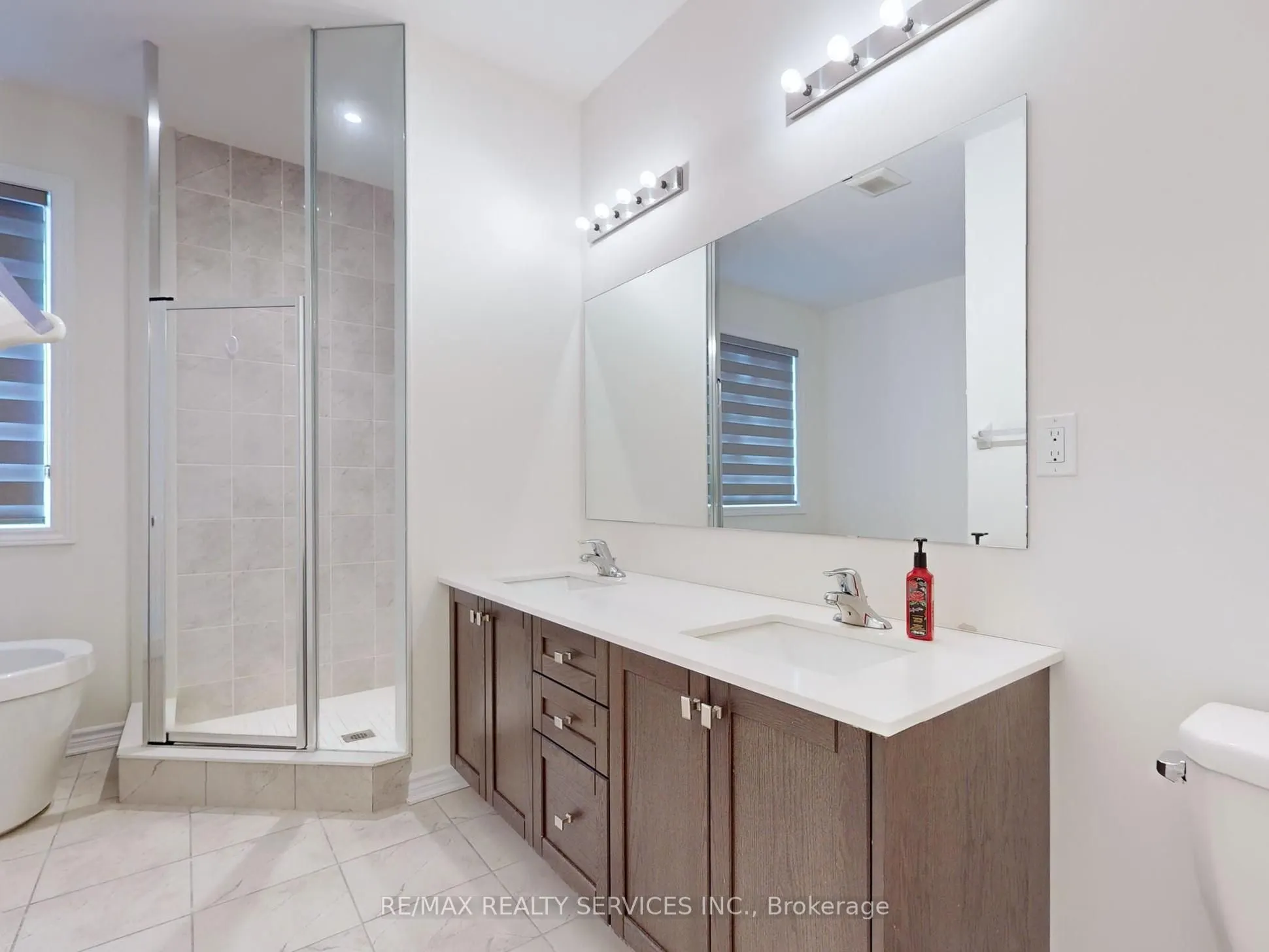 26 Spinland Street S