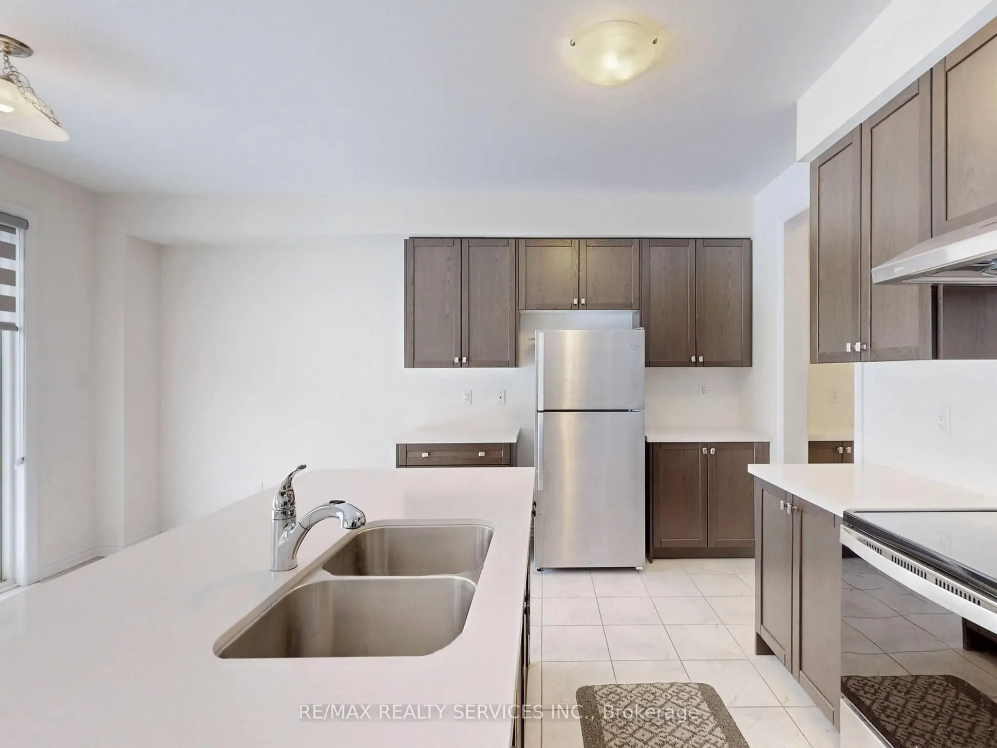 26 Spinland Street S