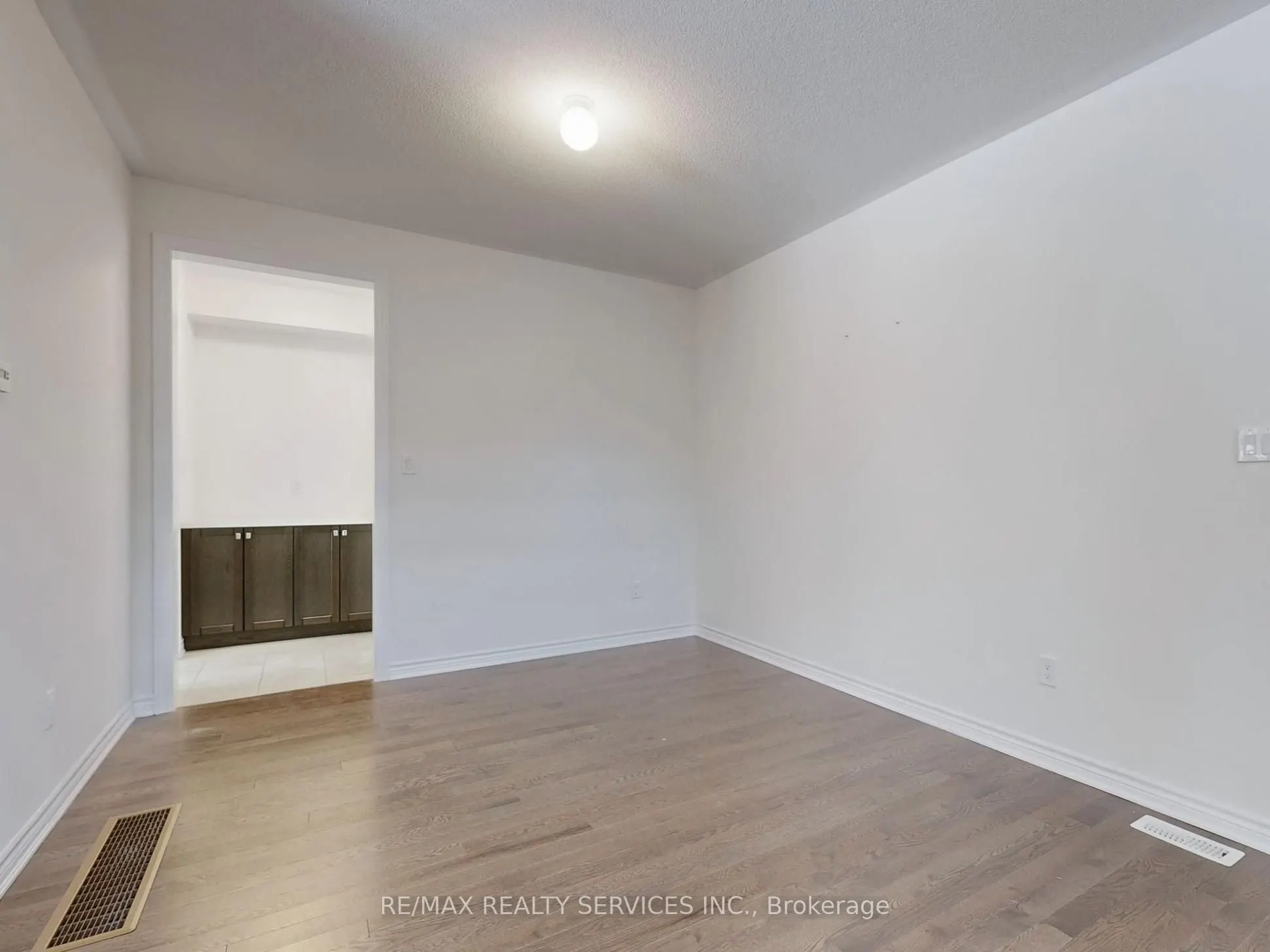 26 Spinland Street S