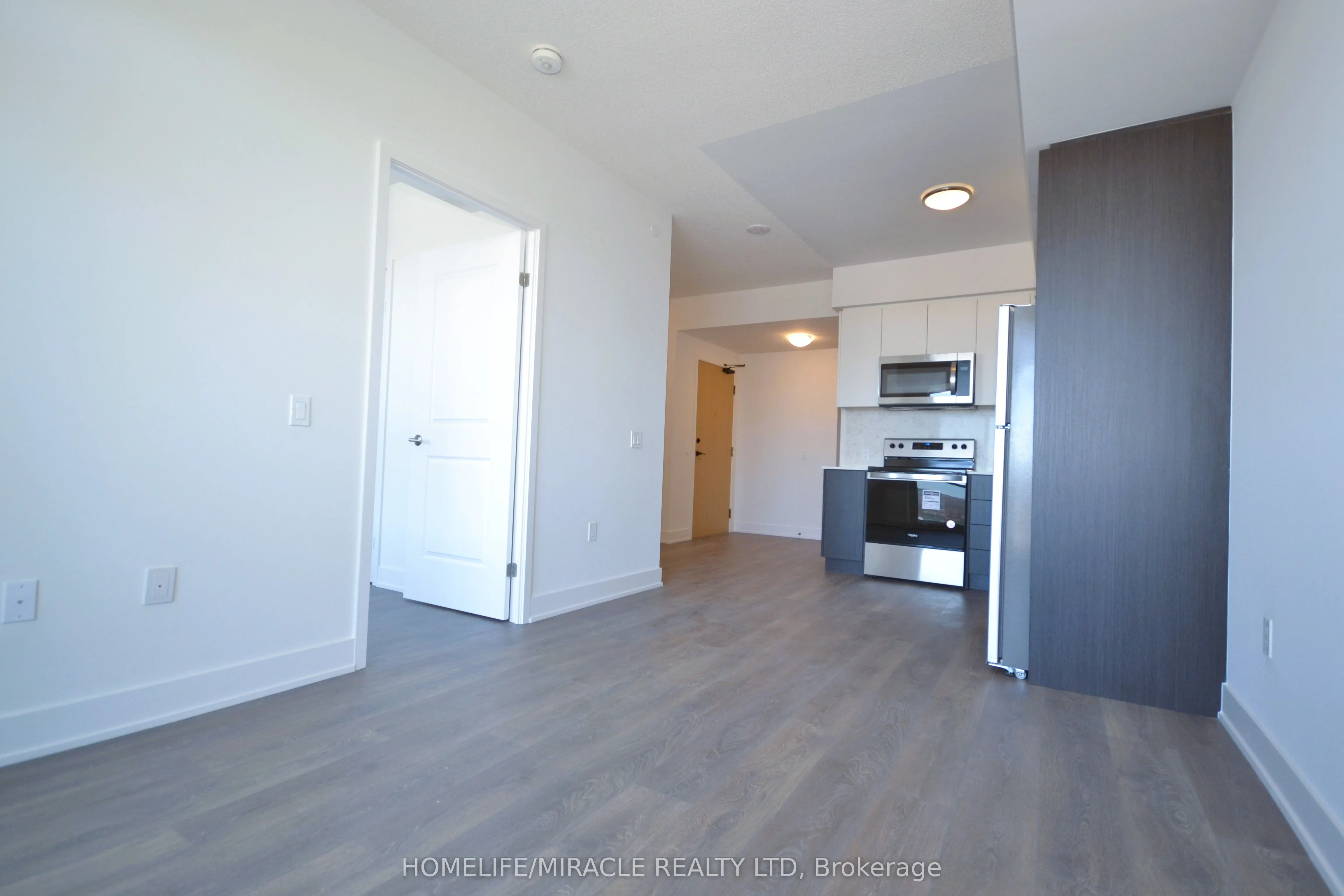 204 Burnhamthorpe Road E, #1506