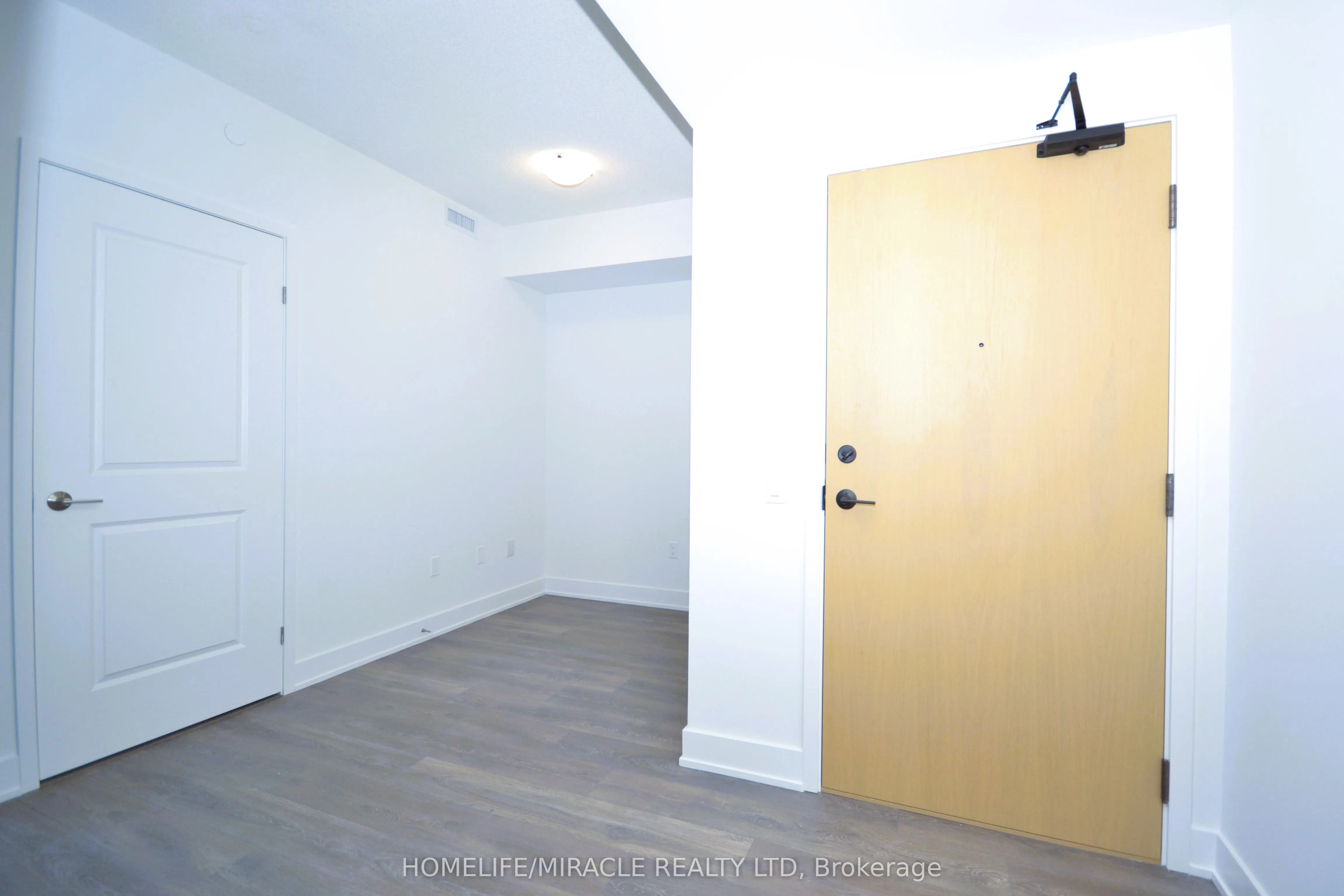 204 Burnhamthorpe Road E, #1506