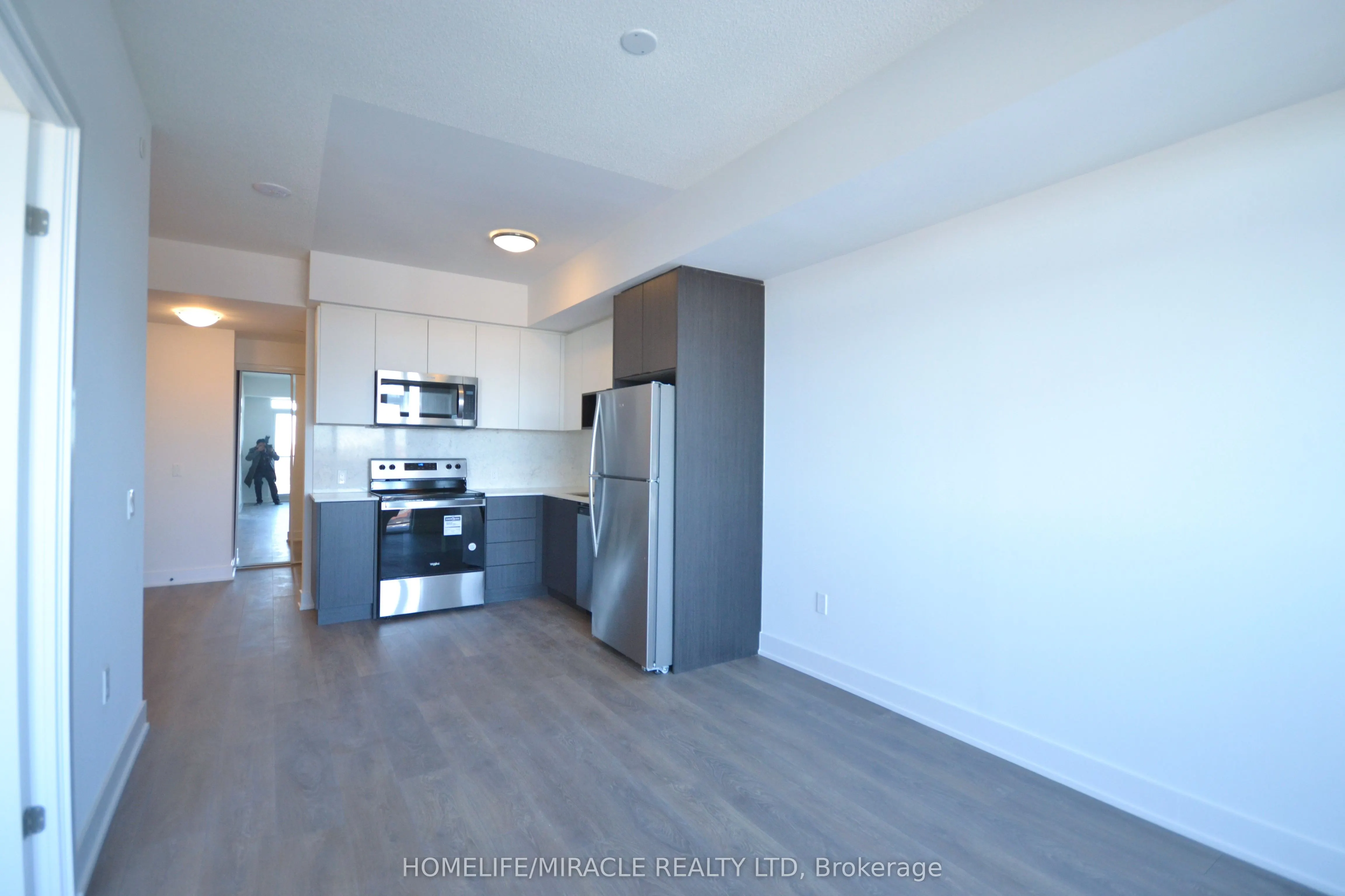 204 Burnhamthorpe Road E, #1506