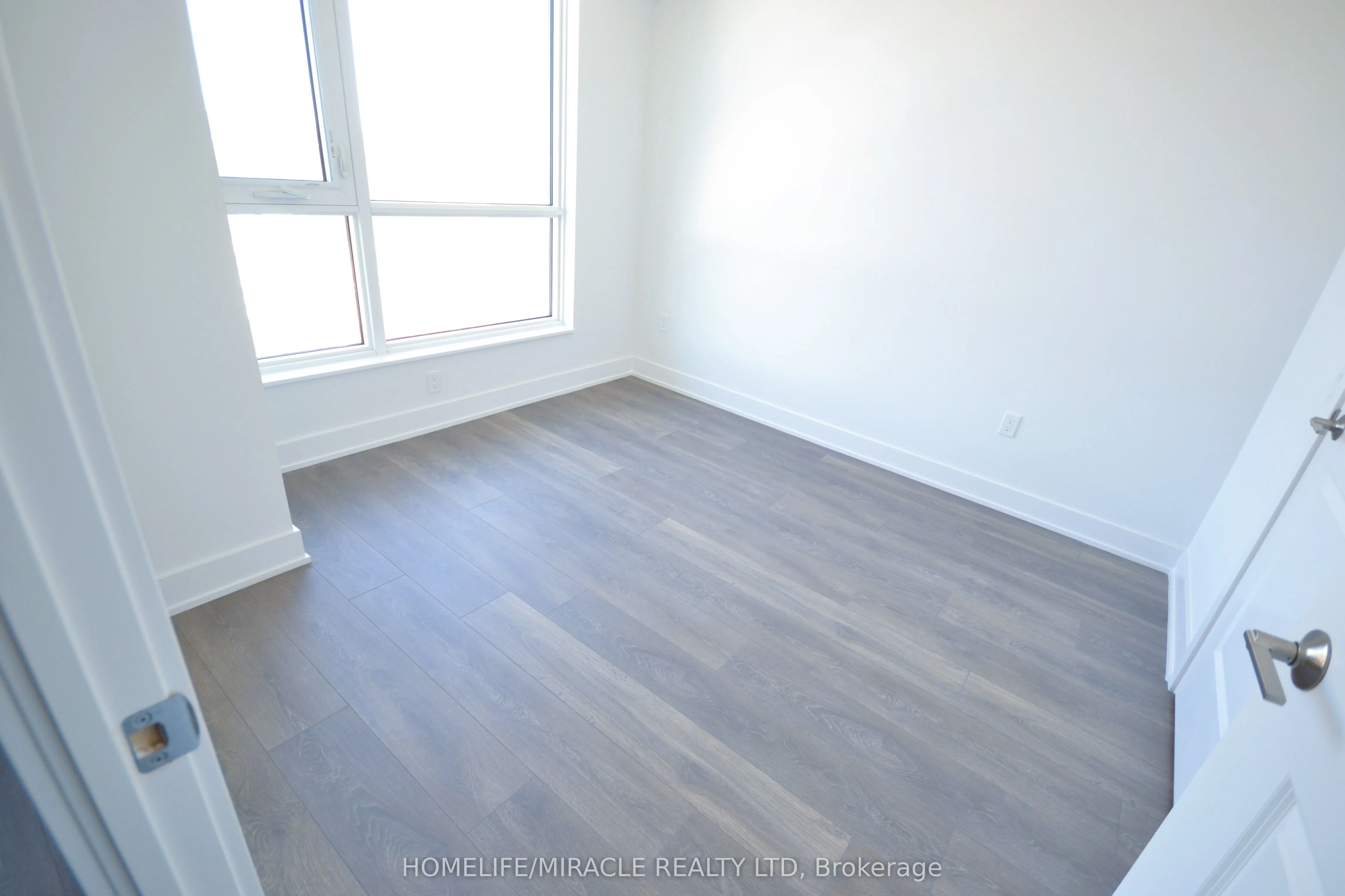 204 Burnhamthorpe Road E, #1506