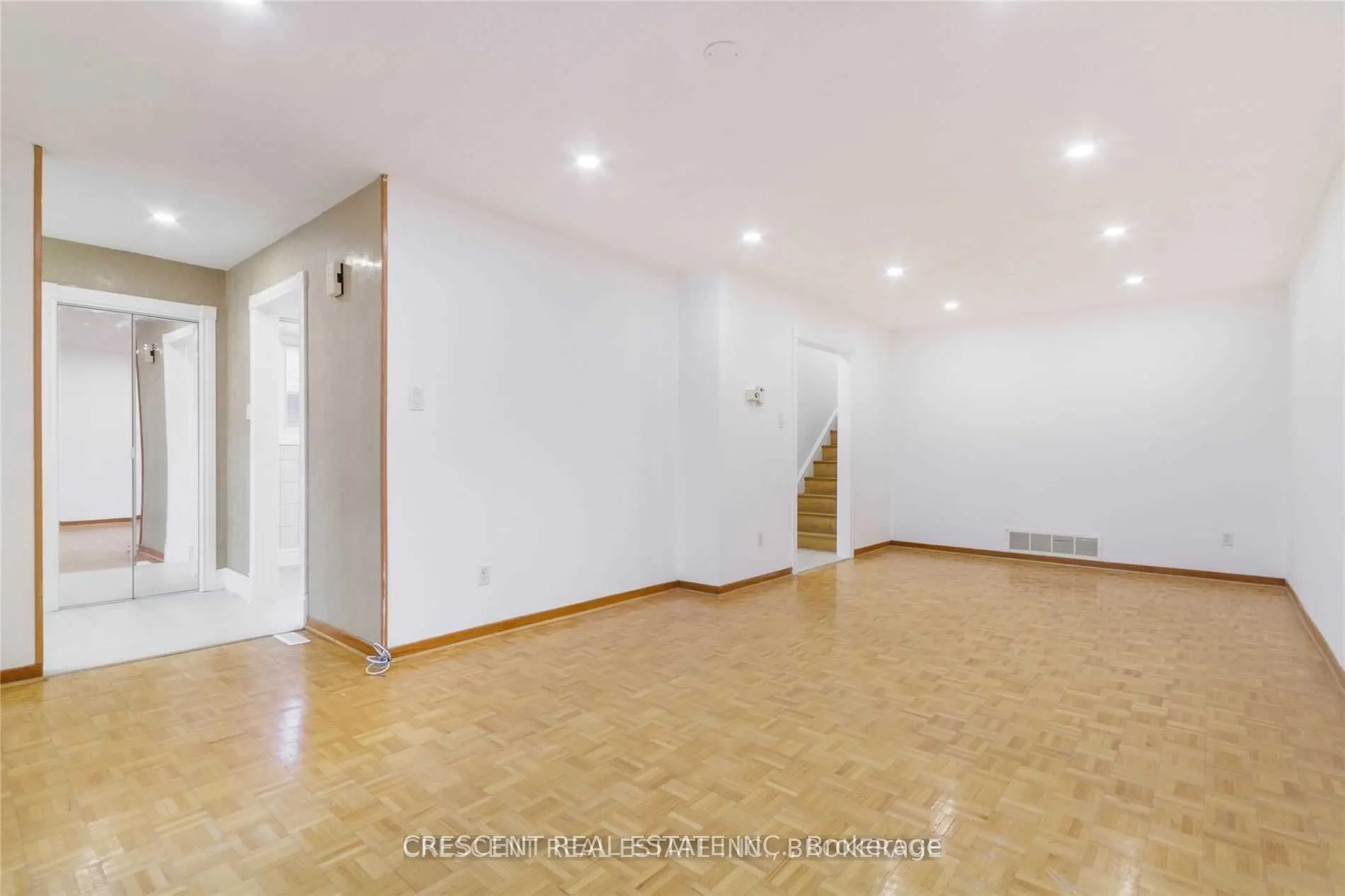 4036 Dunmow Crescent, #Upper