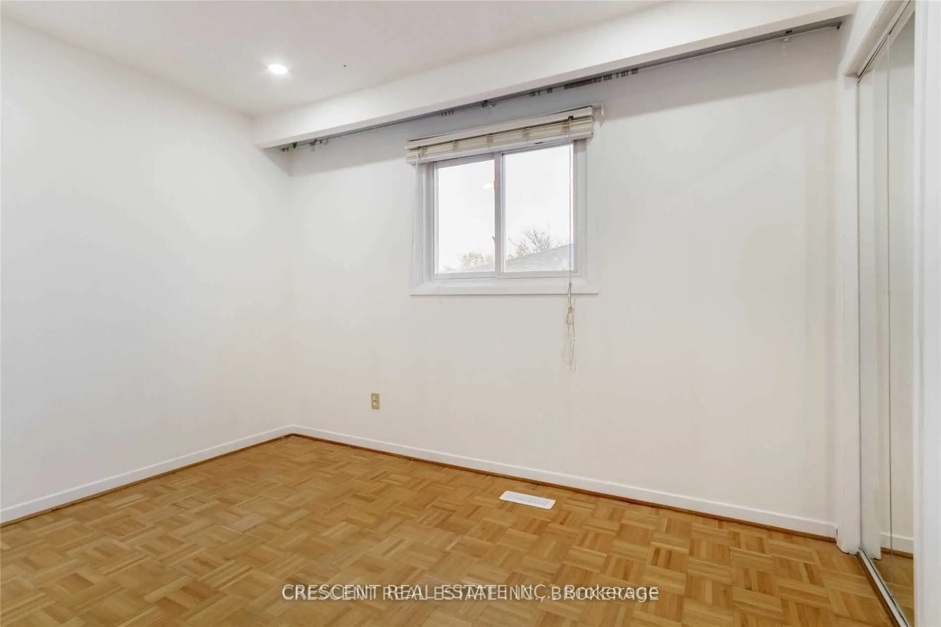 4036 Dunmow Crescent, #Upper
