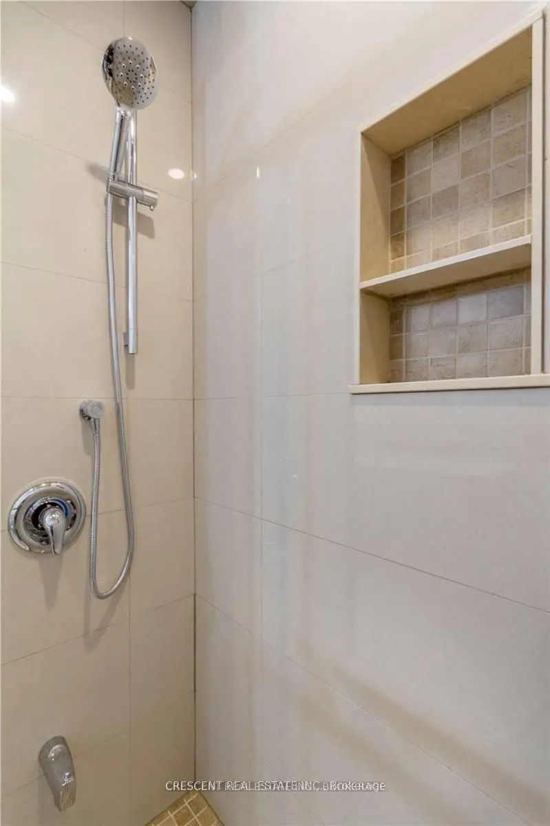 4036 Dunmow Crescent, #Upper