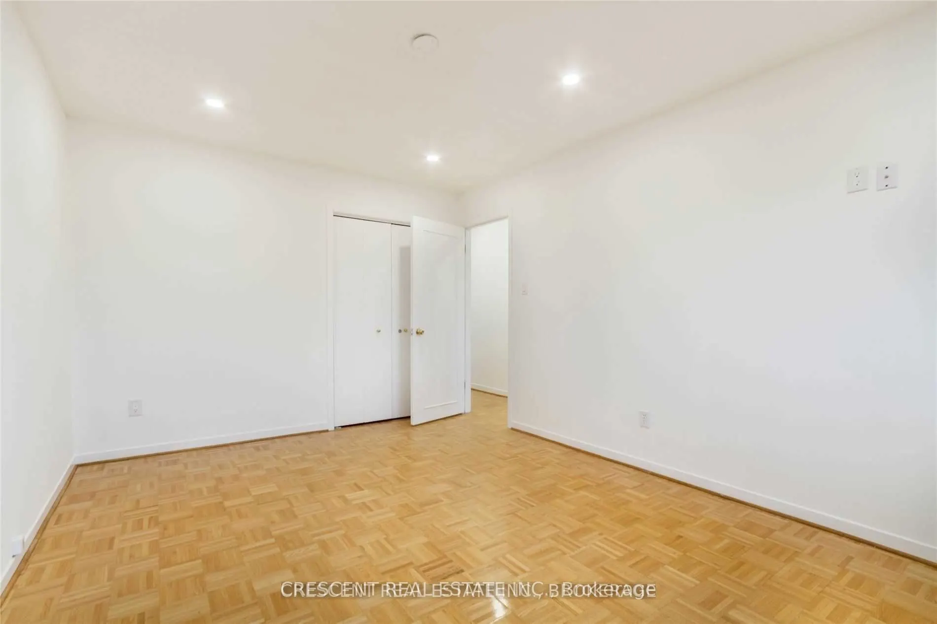 4036 Dunmow Crescent, #Upper