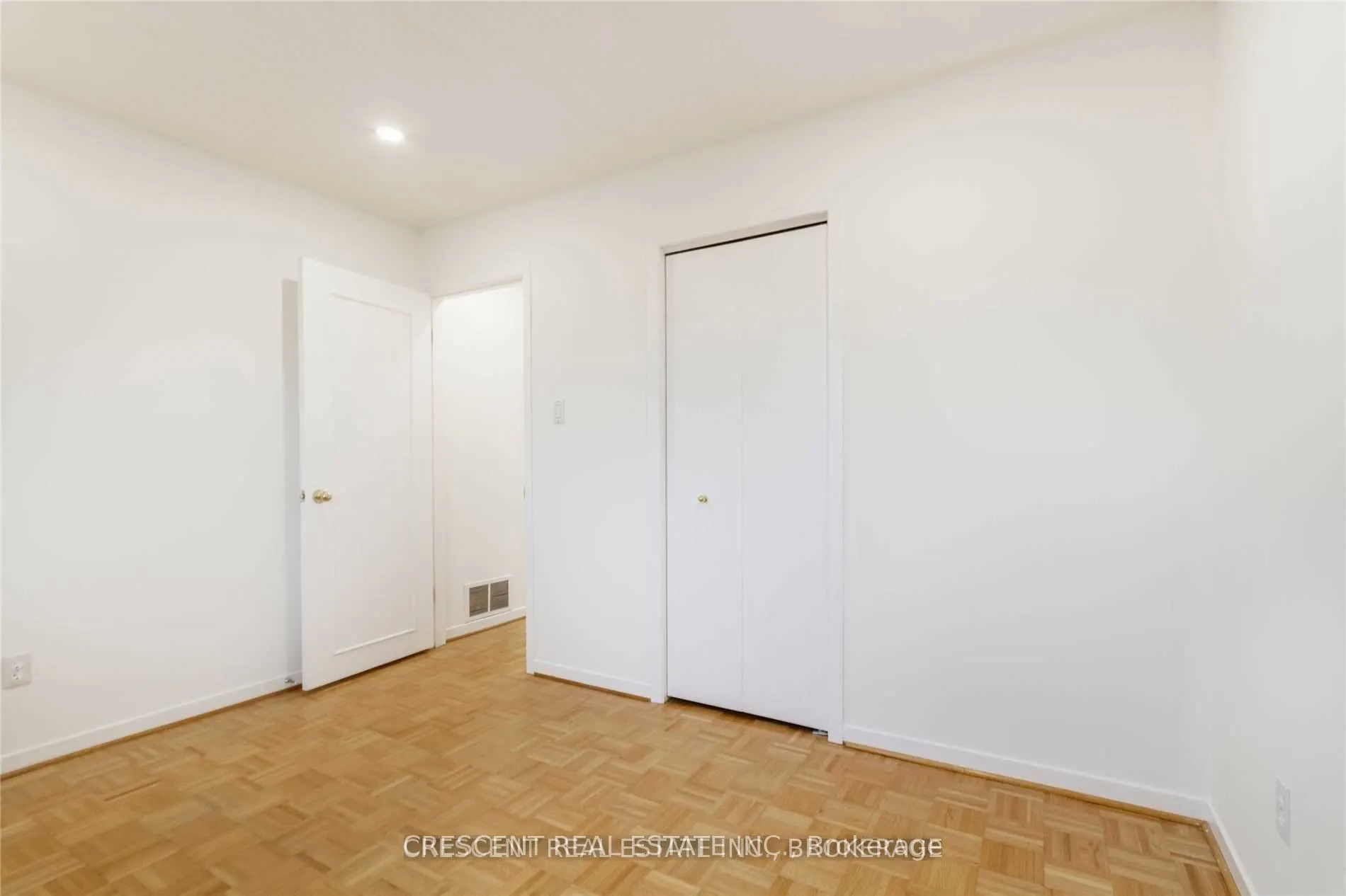 4036 Dunmow Crescent, #Upper