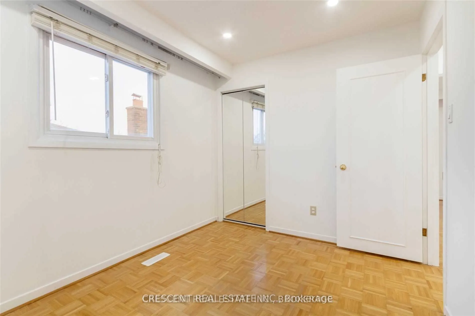 4036 Dunmow Crescent, #Upper
