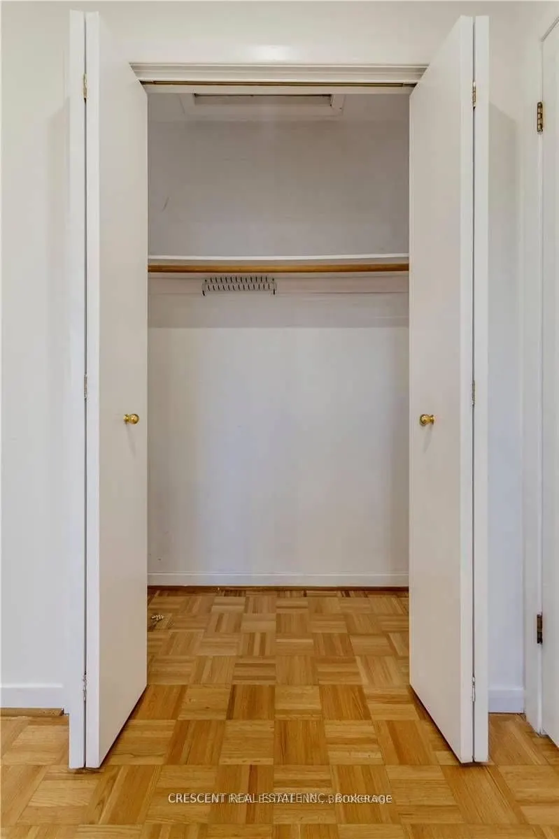 4036 Dunmow Crescent, #Upper