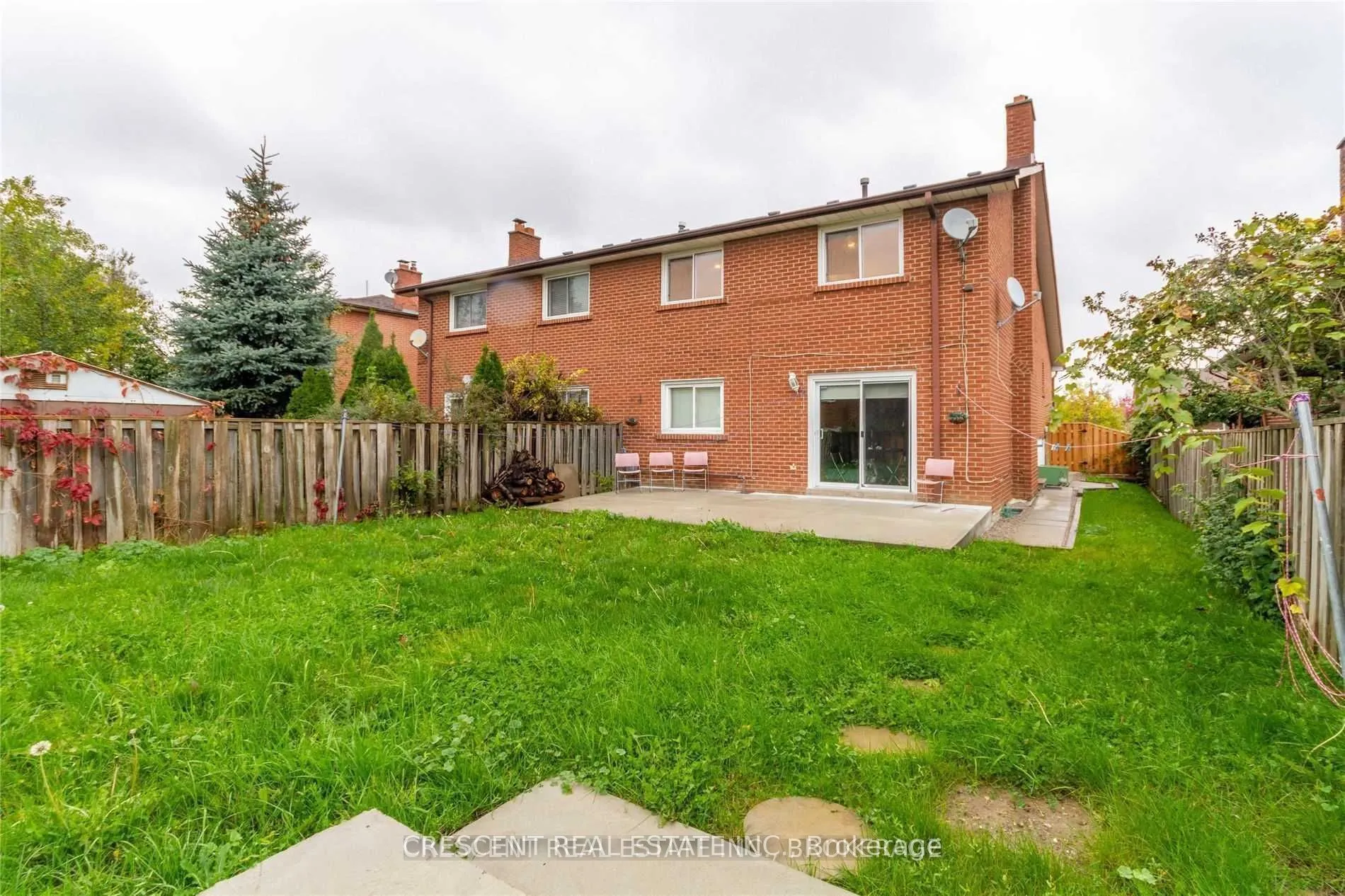 4036 Dunmow Crescent, #Upper