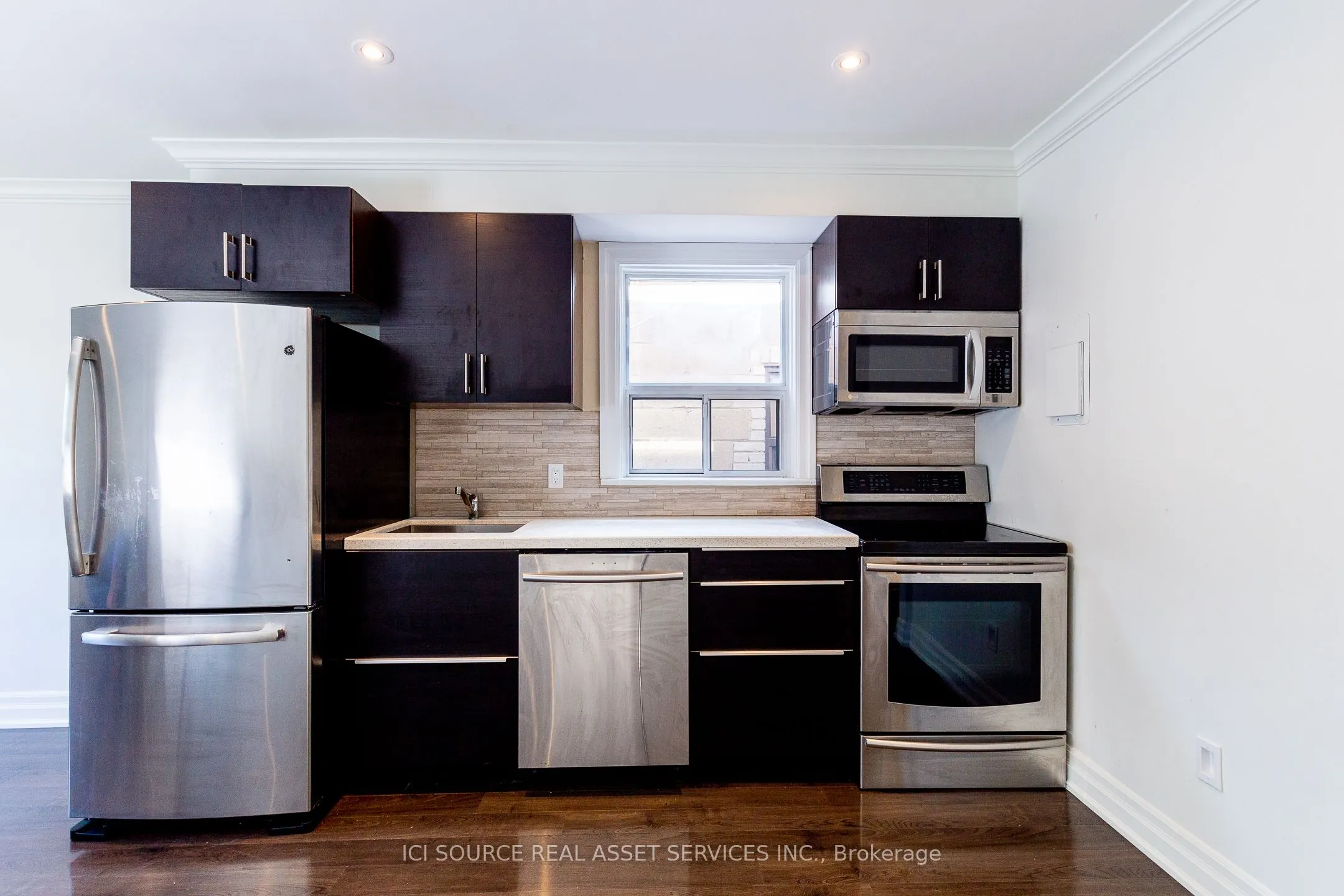 253 Lakeshore Road E, #C