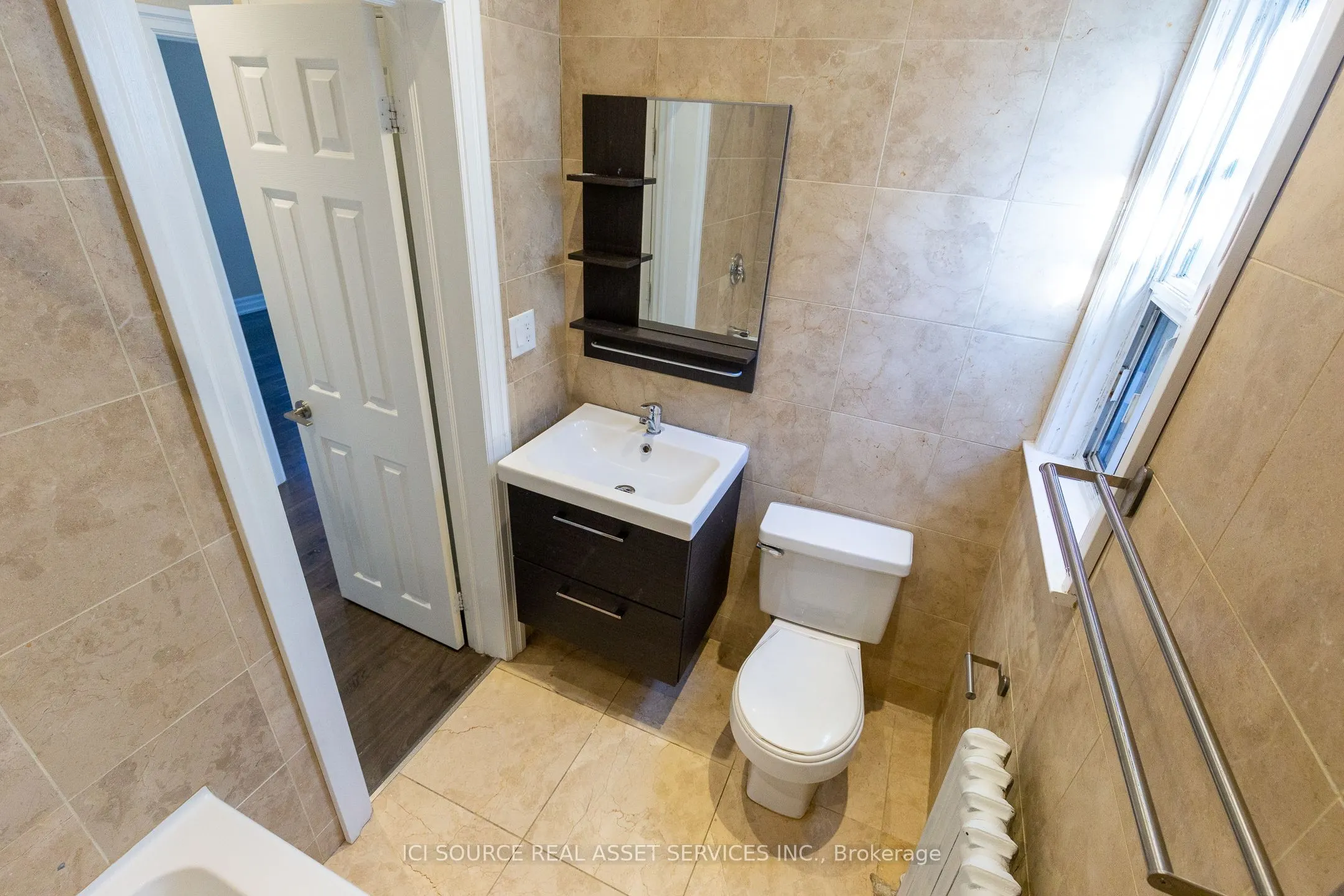 253 Lakeshore Road E, #C