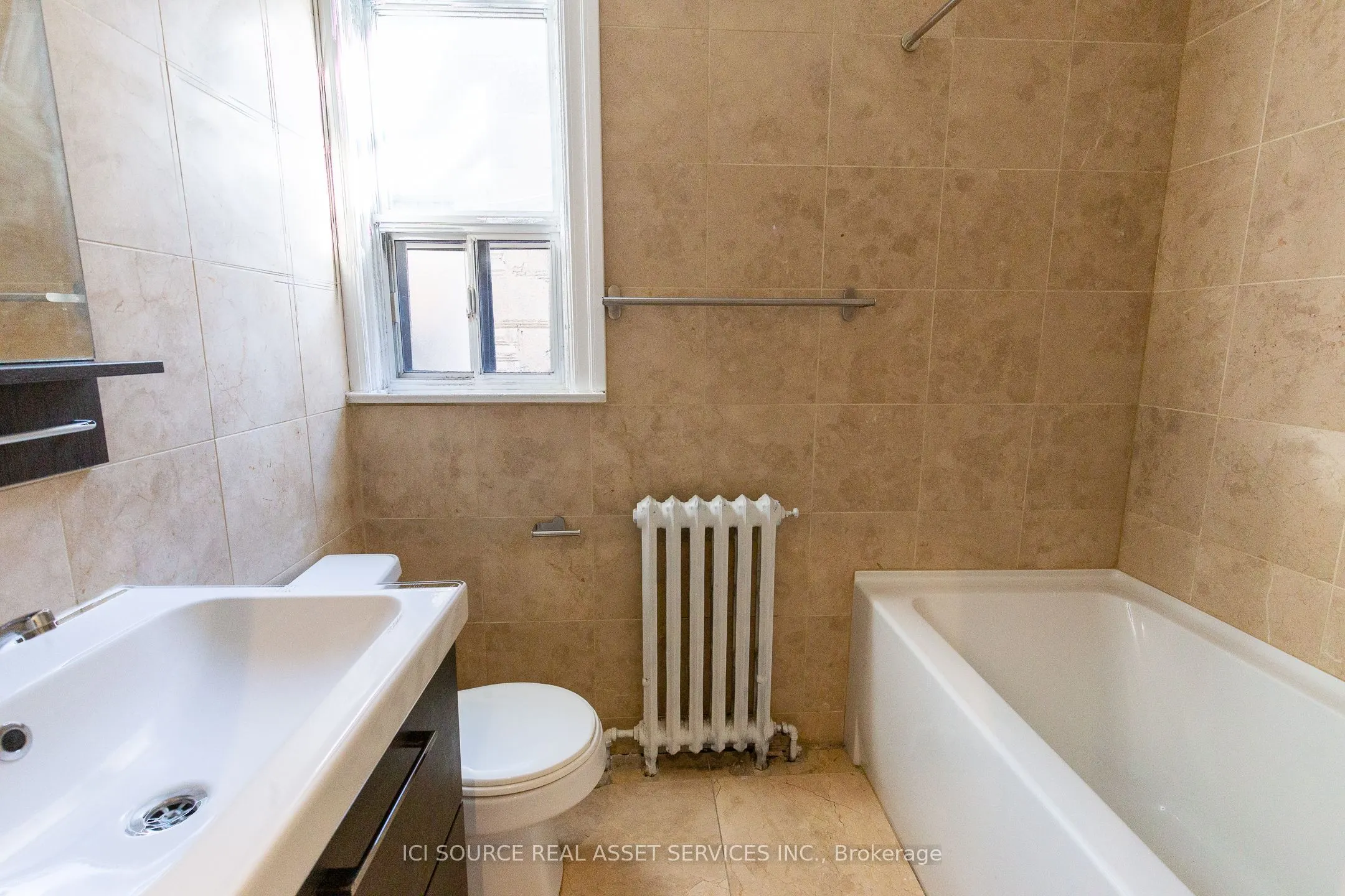 253 Lakeshore Road E, #C