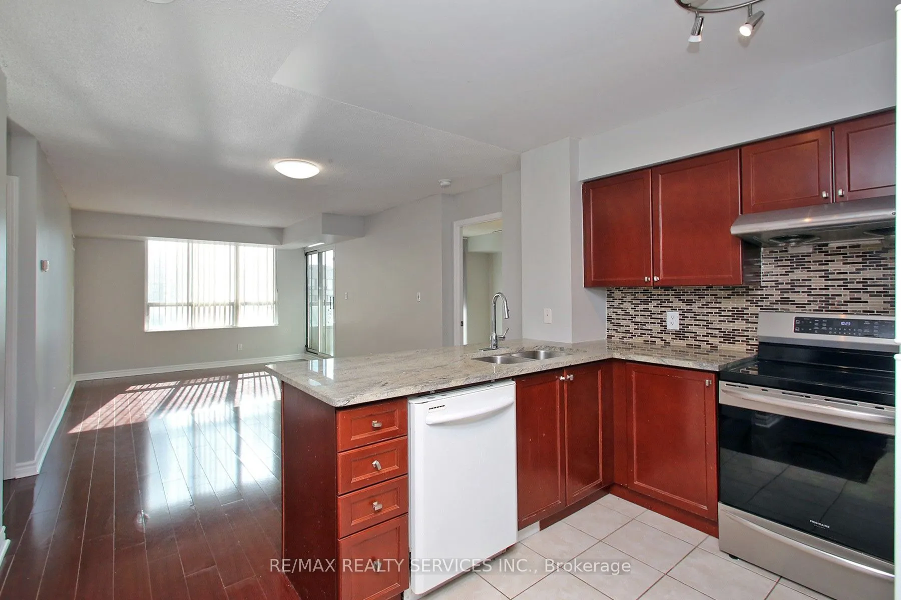 335 Rathburn Road W, #2007