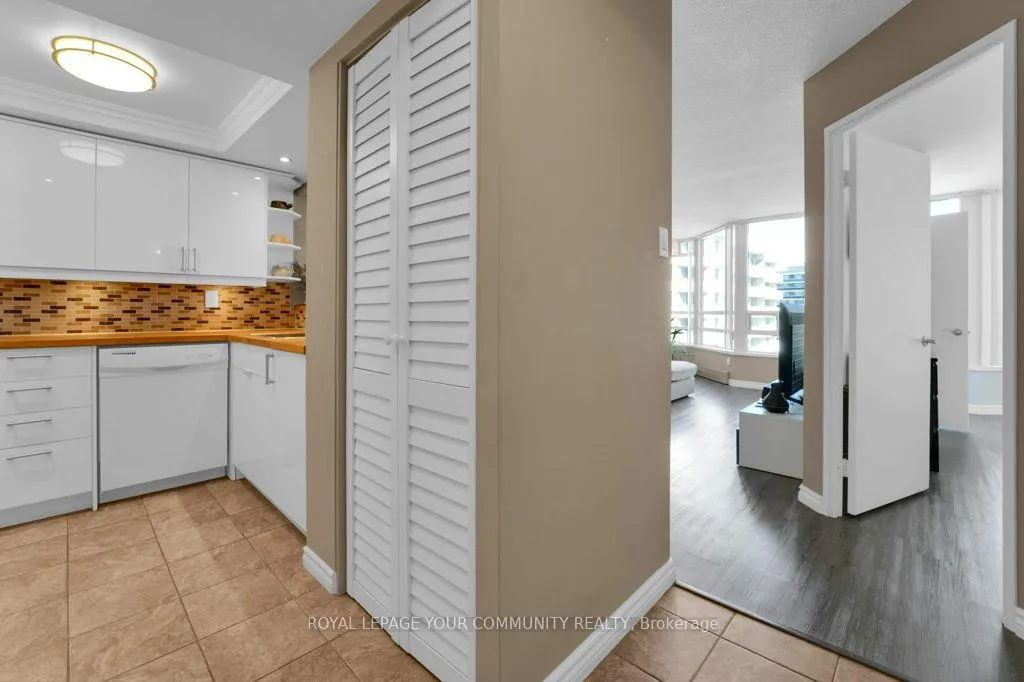 75 King Street E, #807