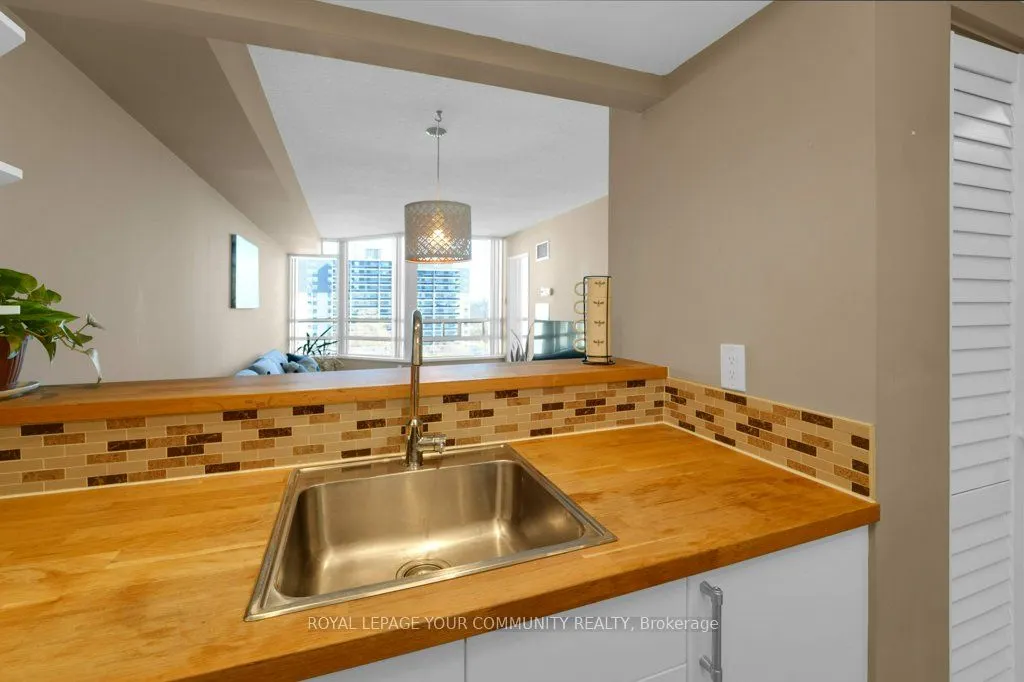 75 King Street E, #807