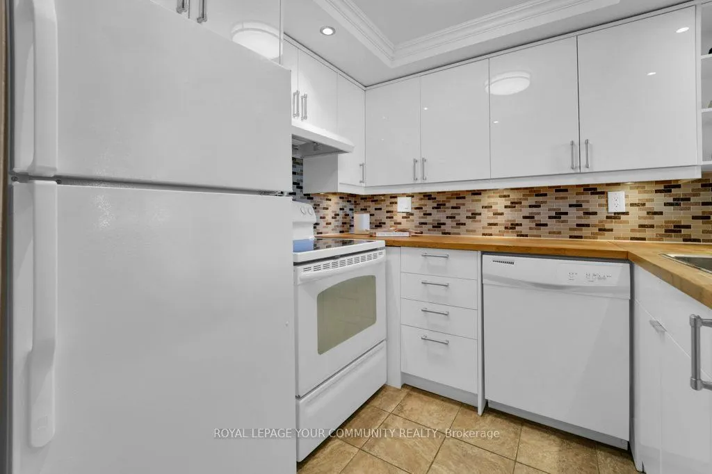 75 King Street E, #807