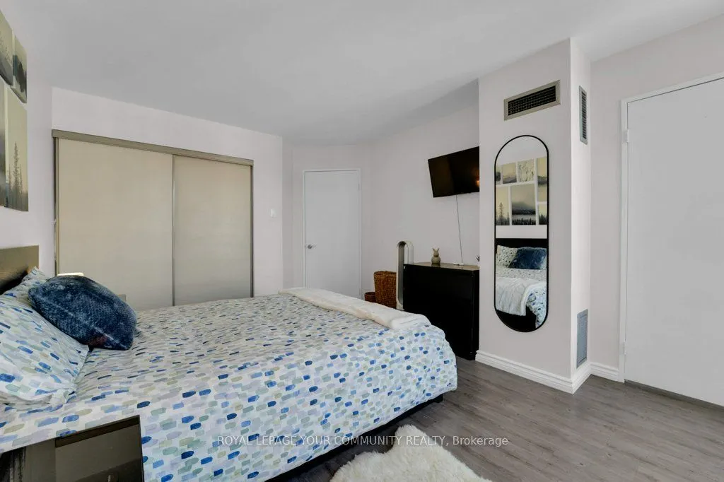 75 King Street E, #807