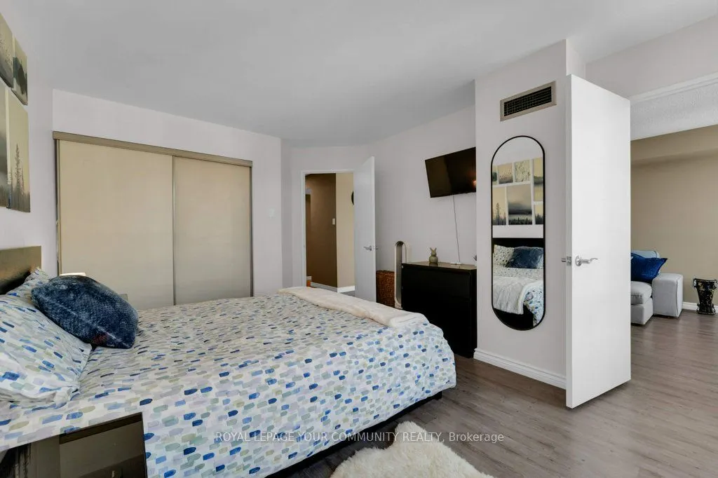 75 King Street E, #807