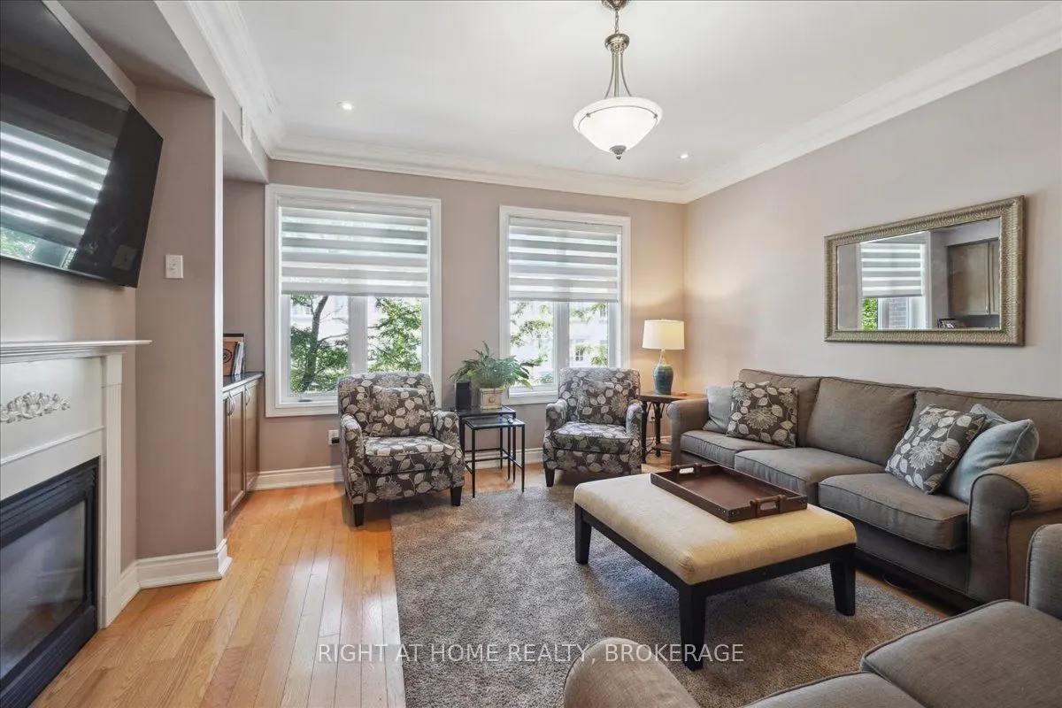 124 Lakeshore Road W