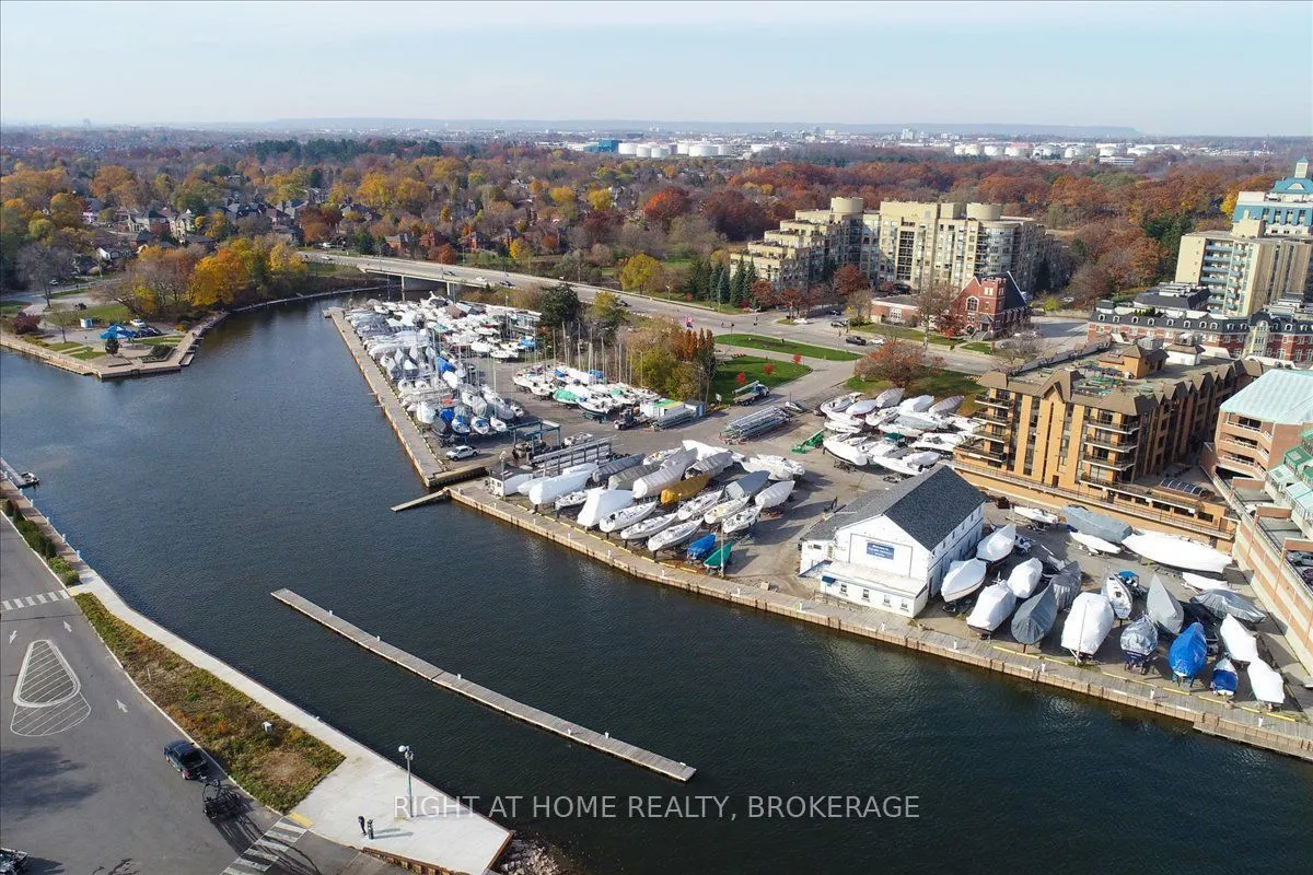 124 Lakeshore Road W