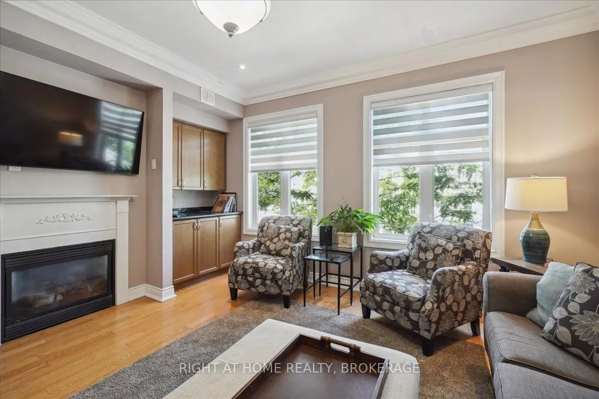 124 Lakeshore Road W
