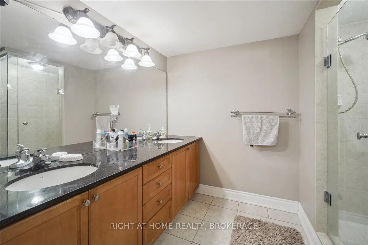 124 Lakeshore Road W