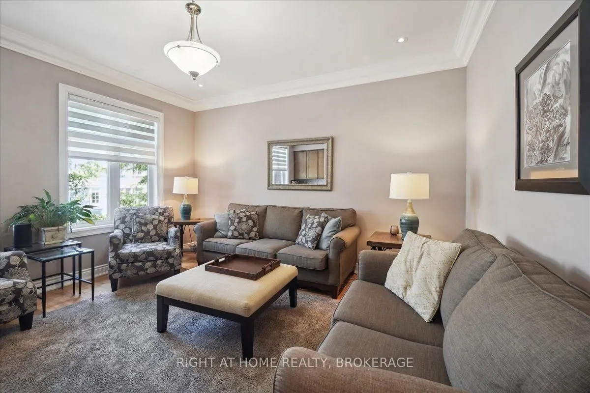 124 Lakeshore Road W