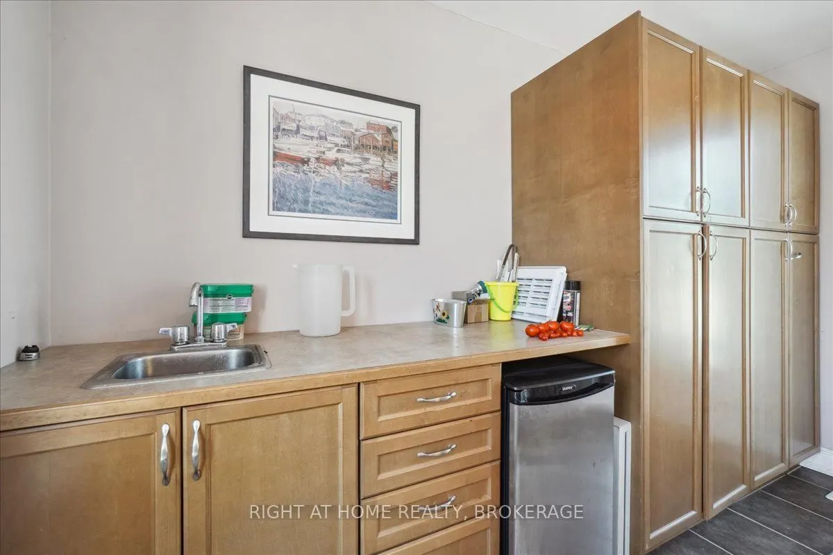 124 Lakeshore Road W