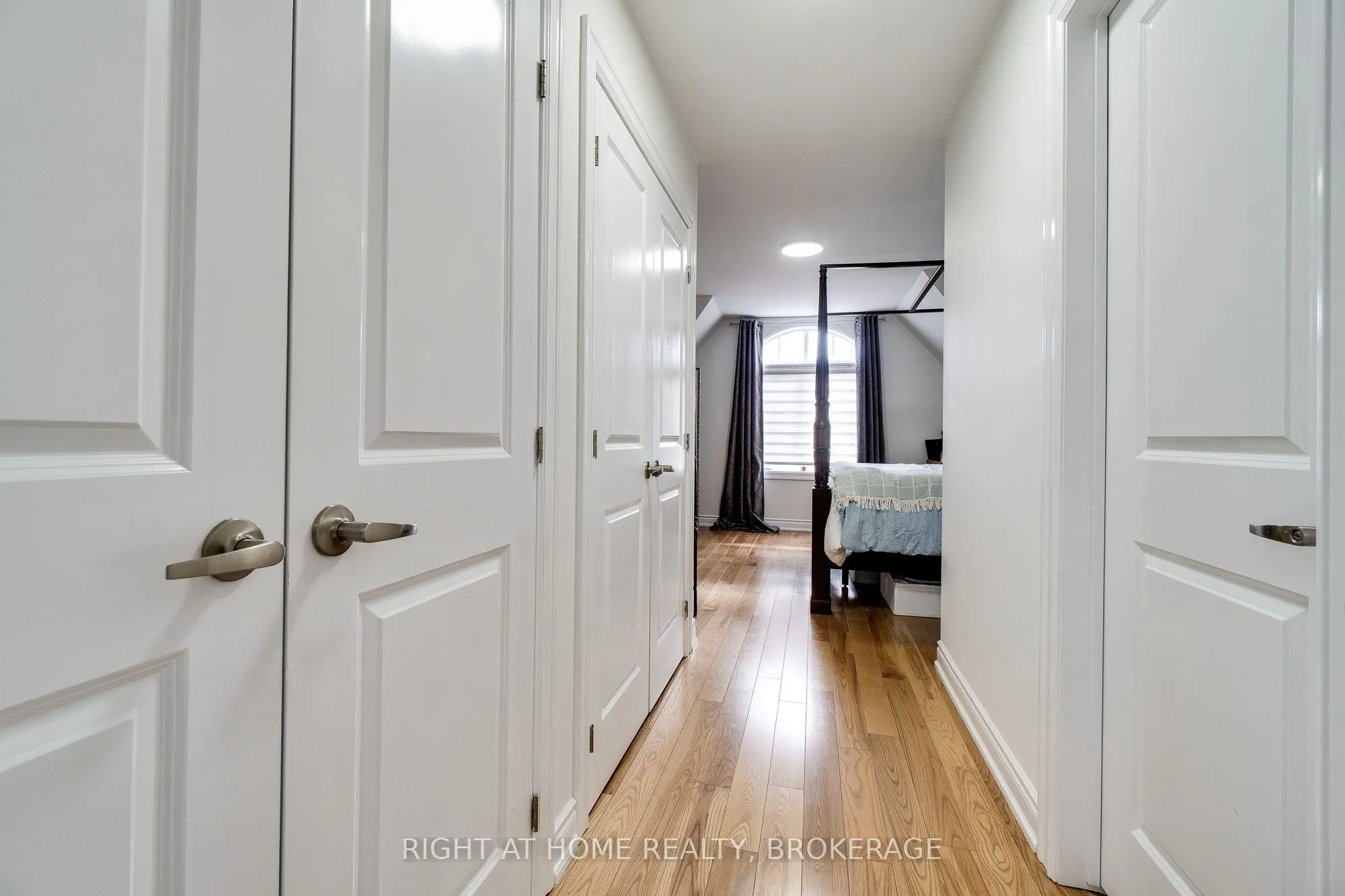 124 Lakeshore Road W