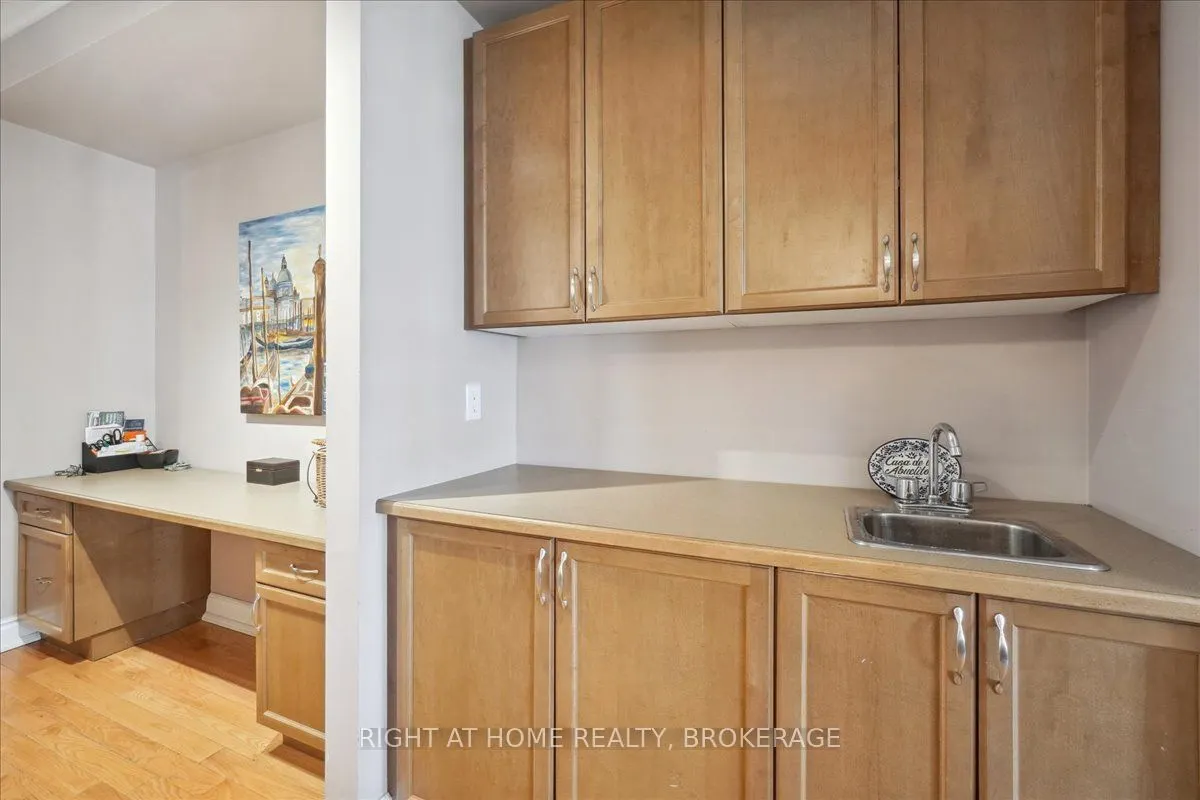 124 Lakeshore Road W