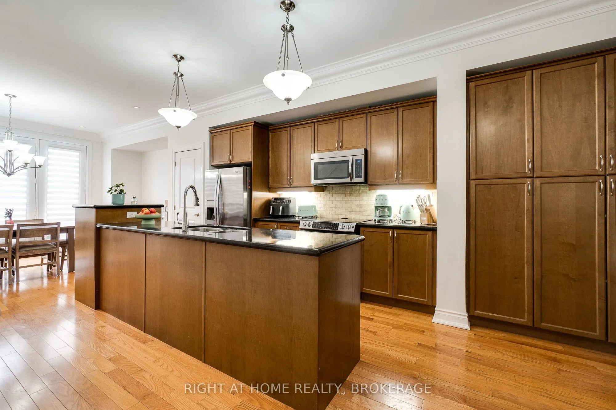 124 Lakeshore Road W