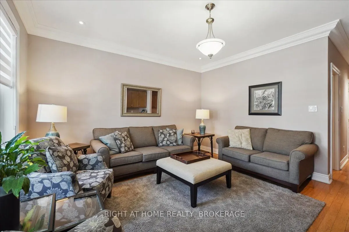 124 Lakeshore Road W