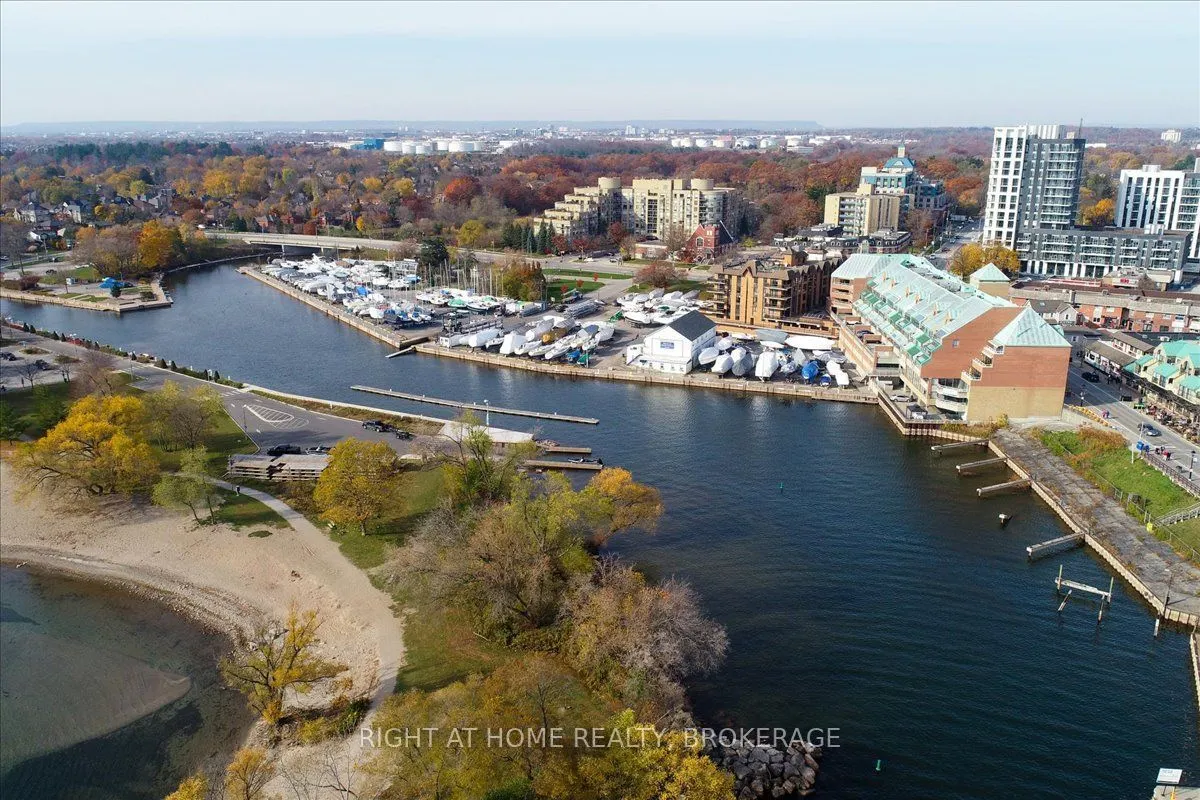 124 Lakeshore Road W