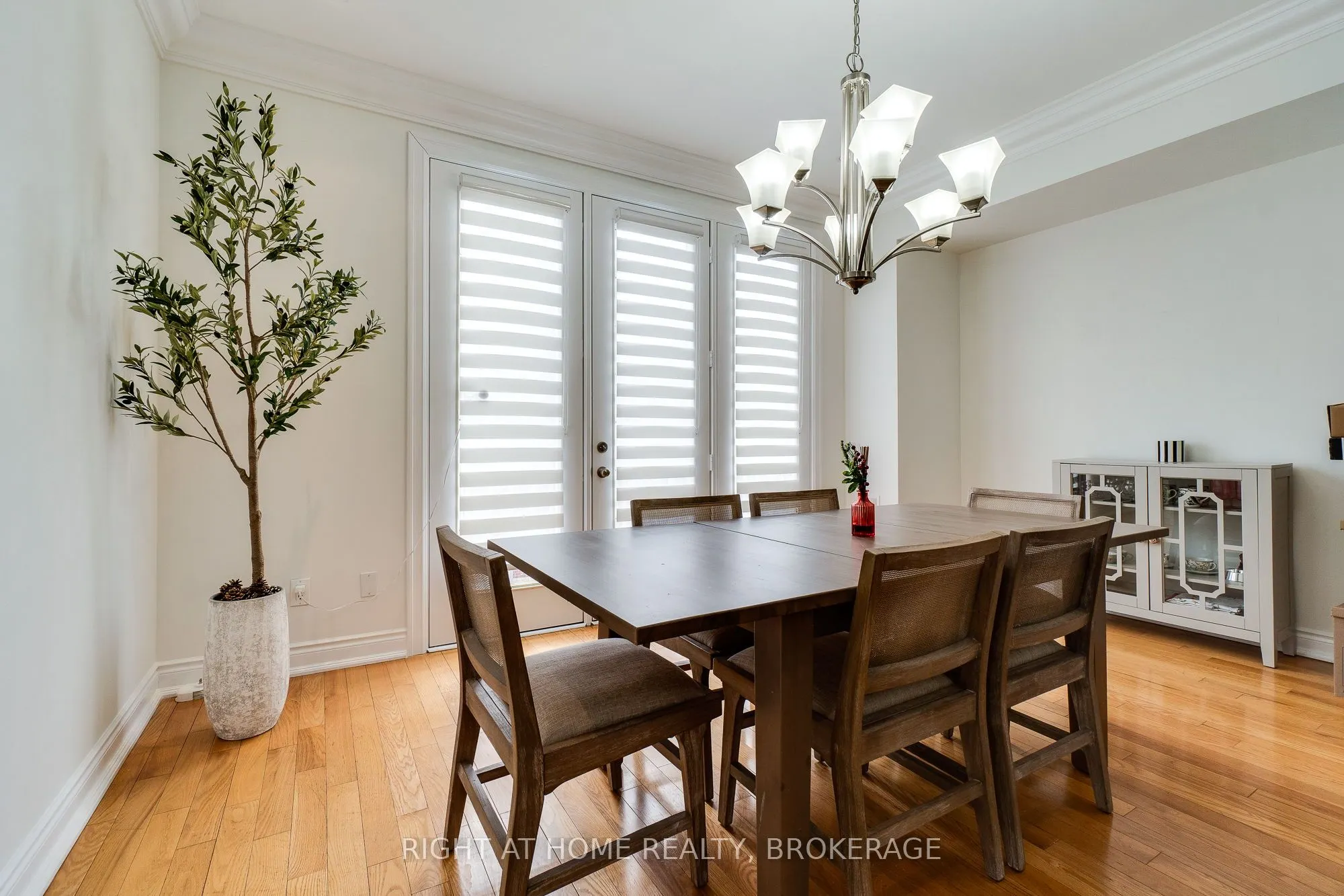 124 Lakeshore Road W