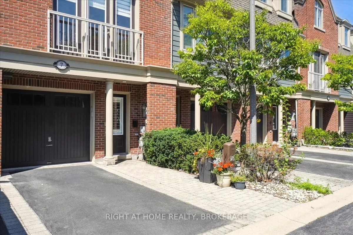 124 Lakeshore Road W