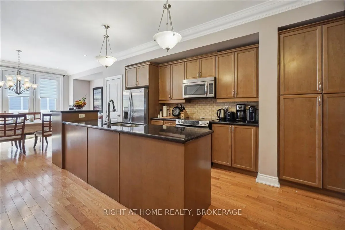 124 Lakeshore Road W