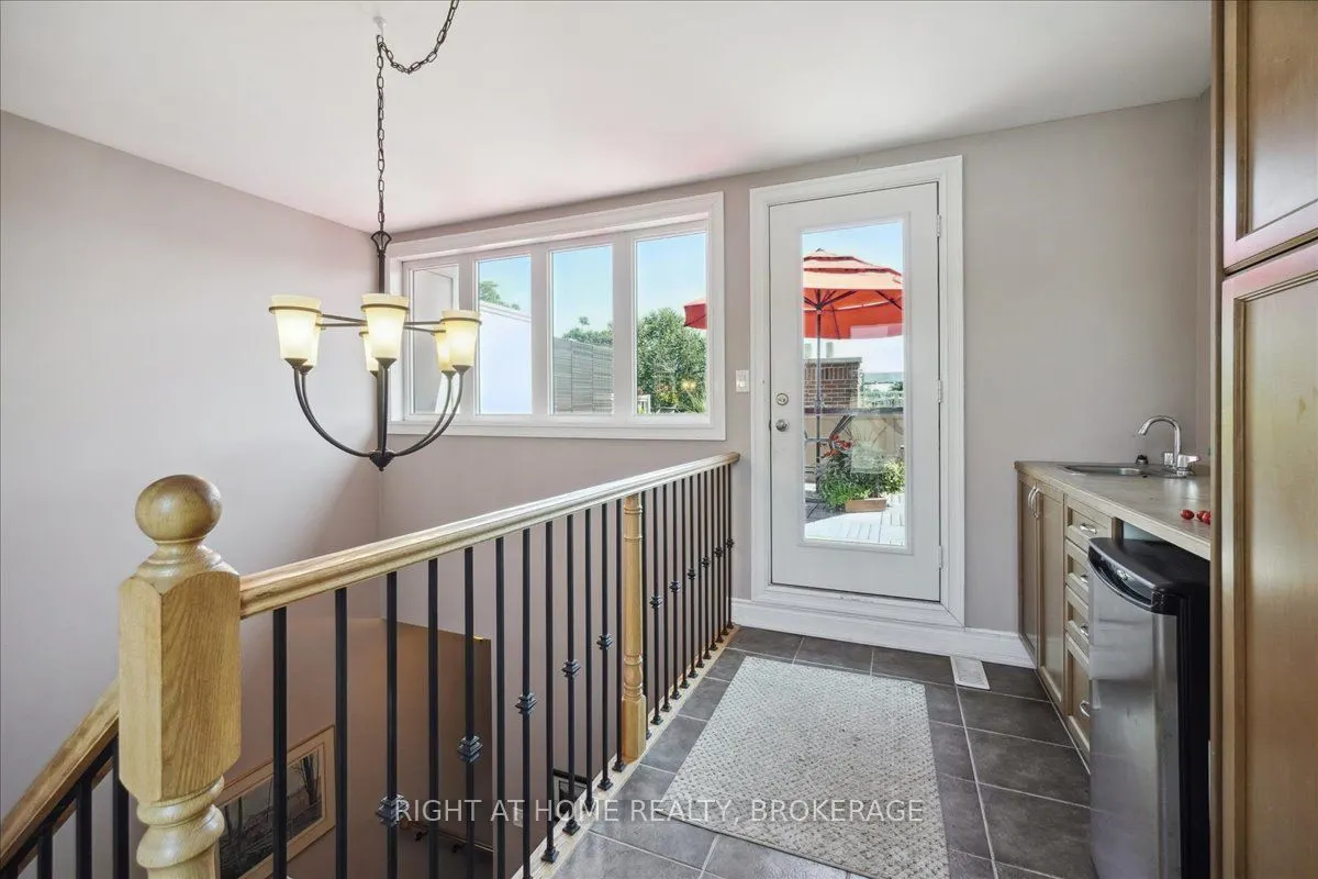 124 Lakeshore Road W