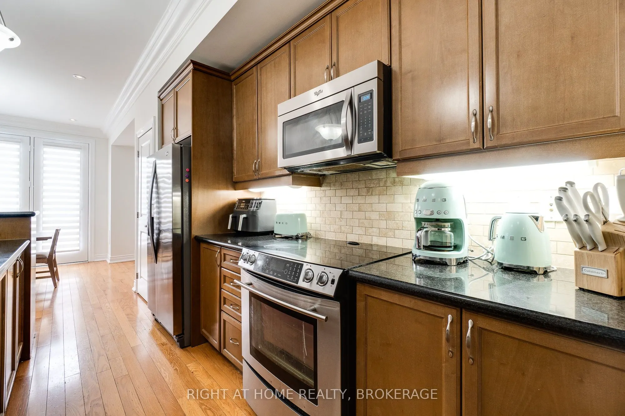 124 Lakeshore Road W