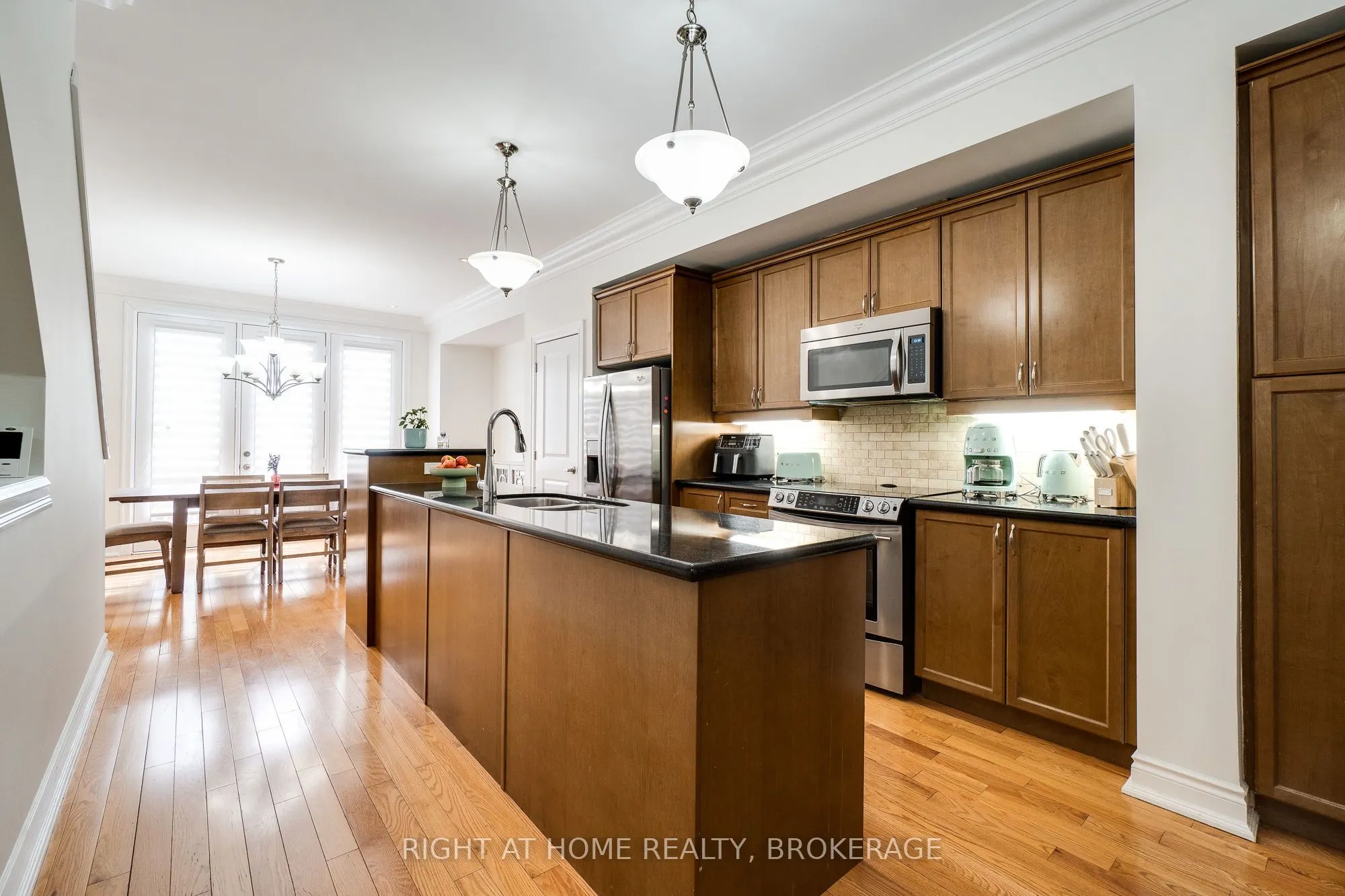 124 Lakeshore Road W