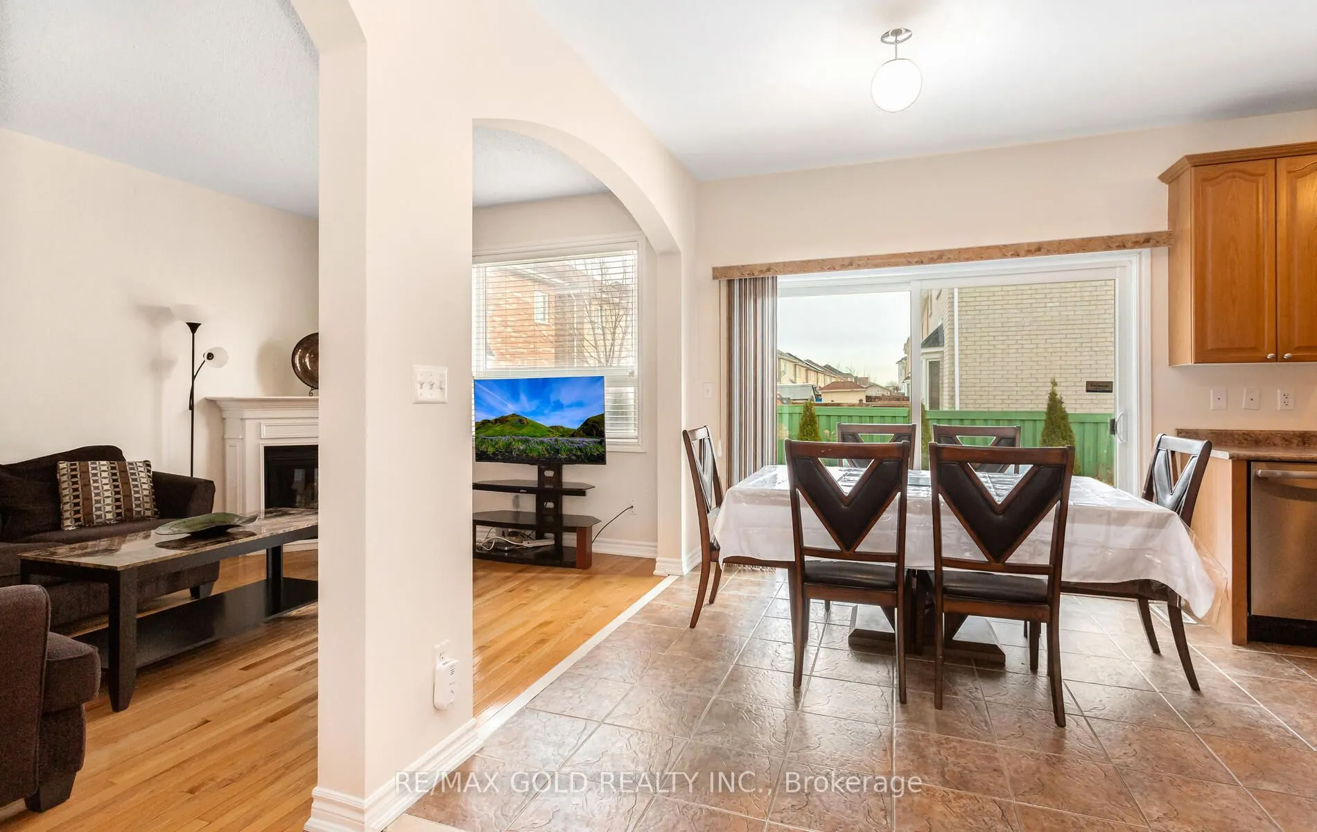 527 Fernforest Drive