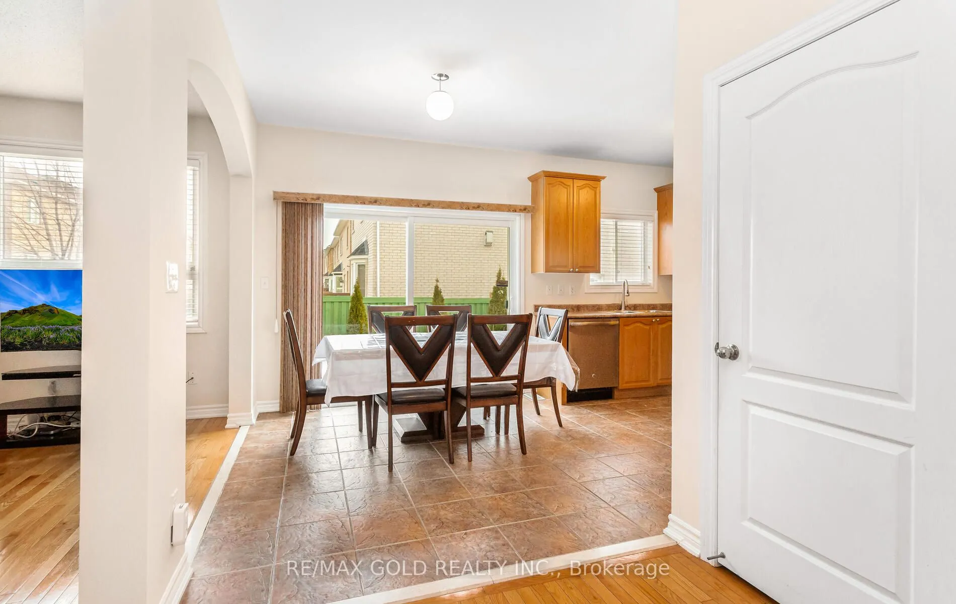 527 Fernforest Drive