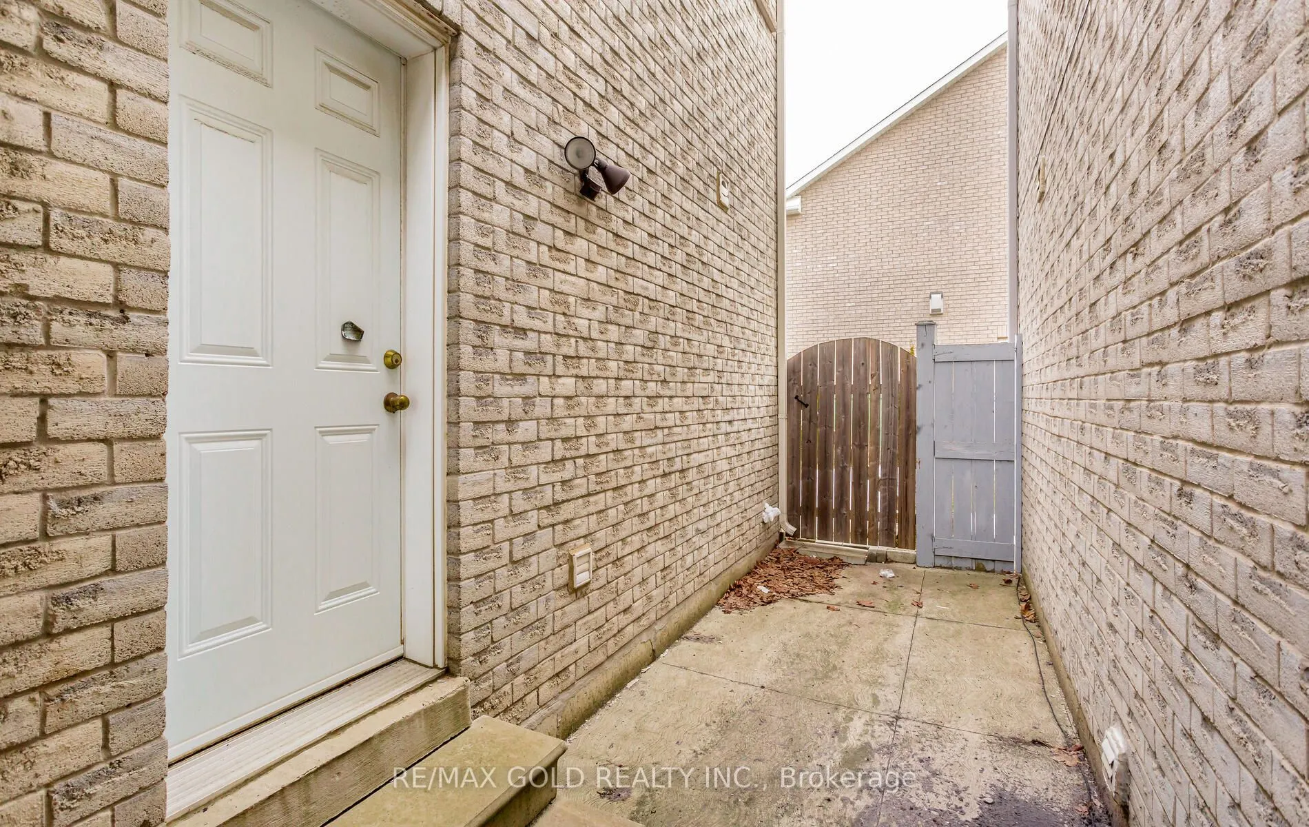 527 Fernforest Drive
