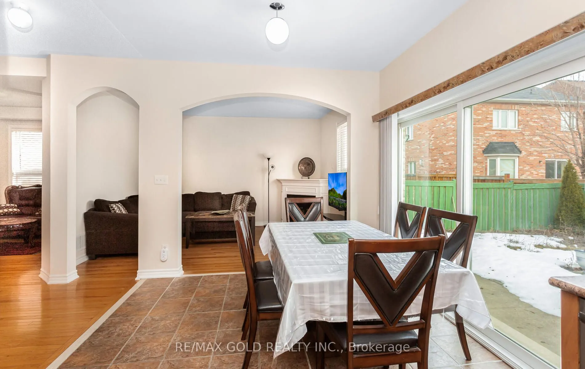 527 Fernforest Drive