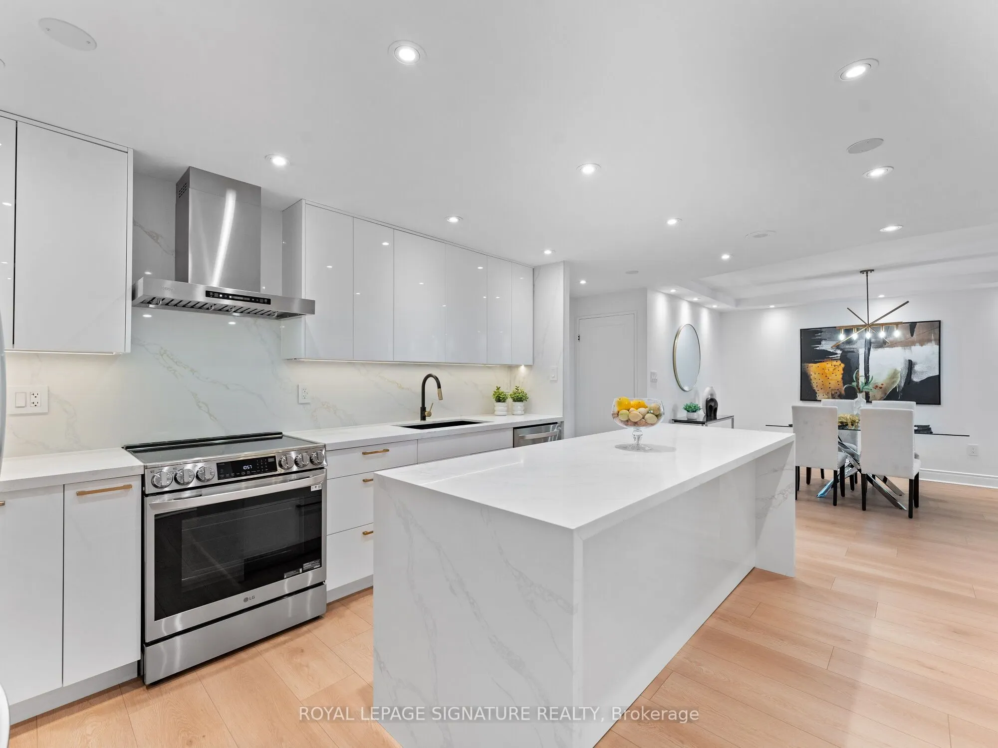 812 Burnhamthorpe Road, #607
