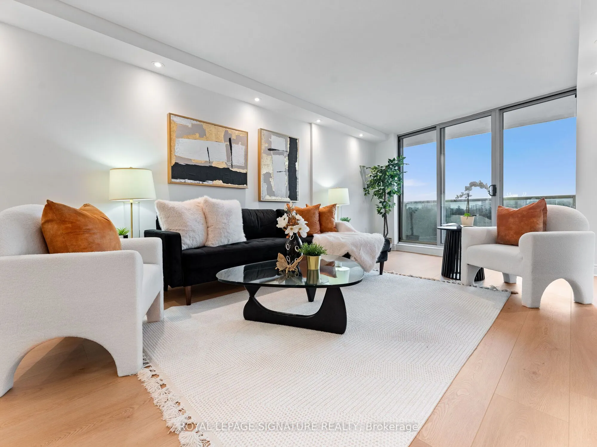 812 Burnhamthorpe Road, #607