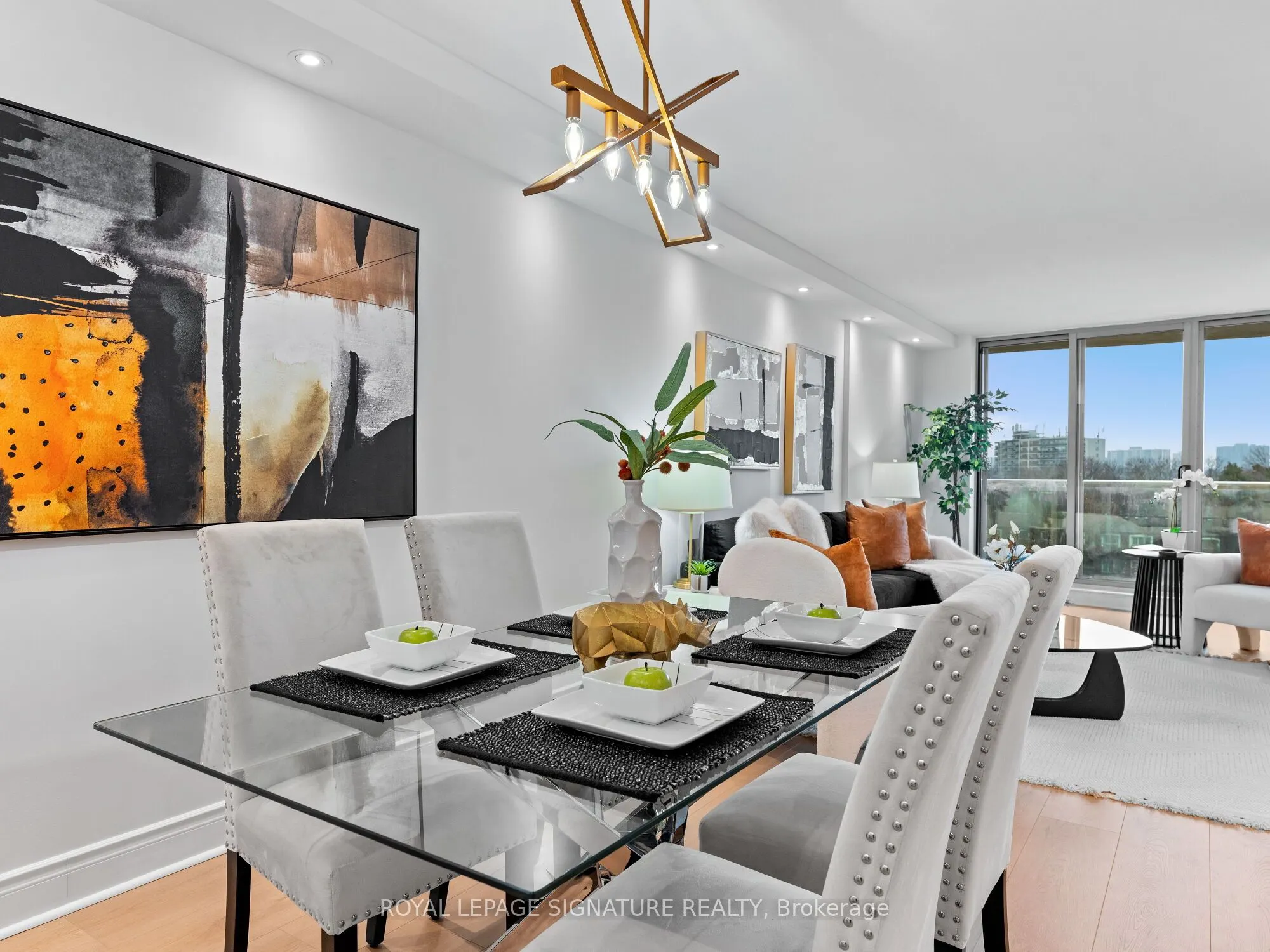 812 Burnhamthorpe Road, #607