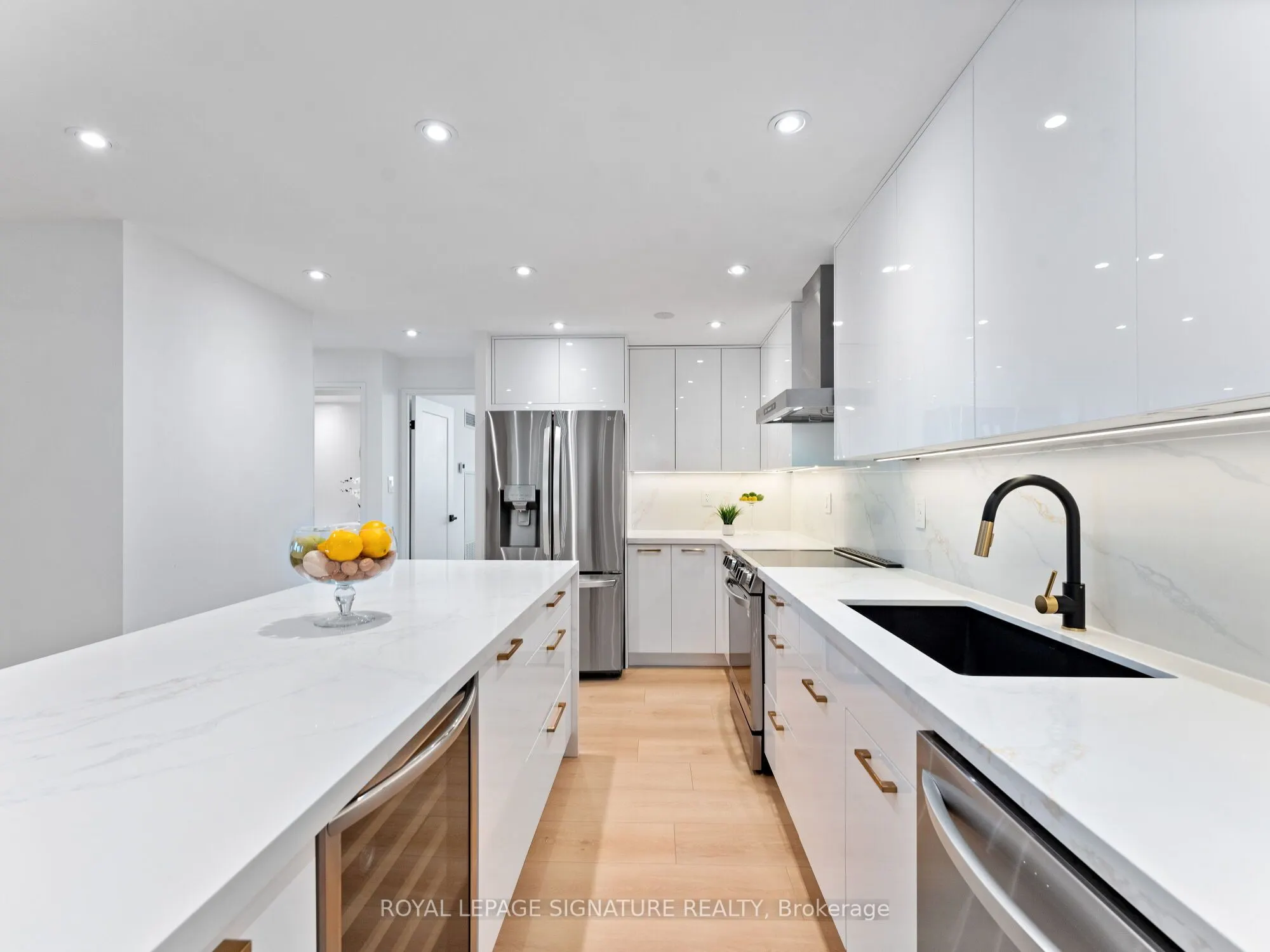 812 Burnhamthorpe Road, #607