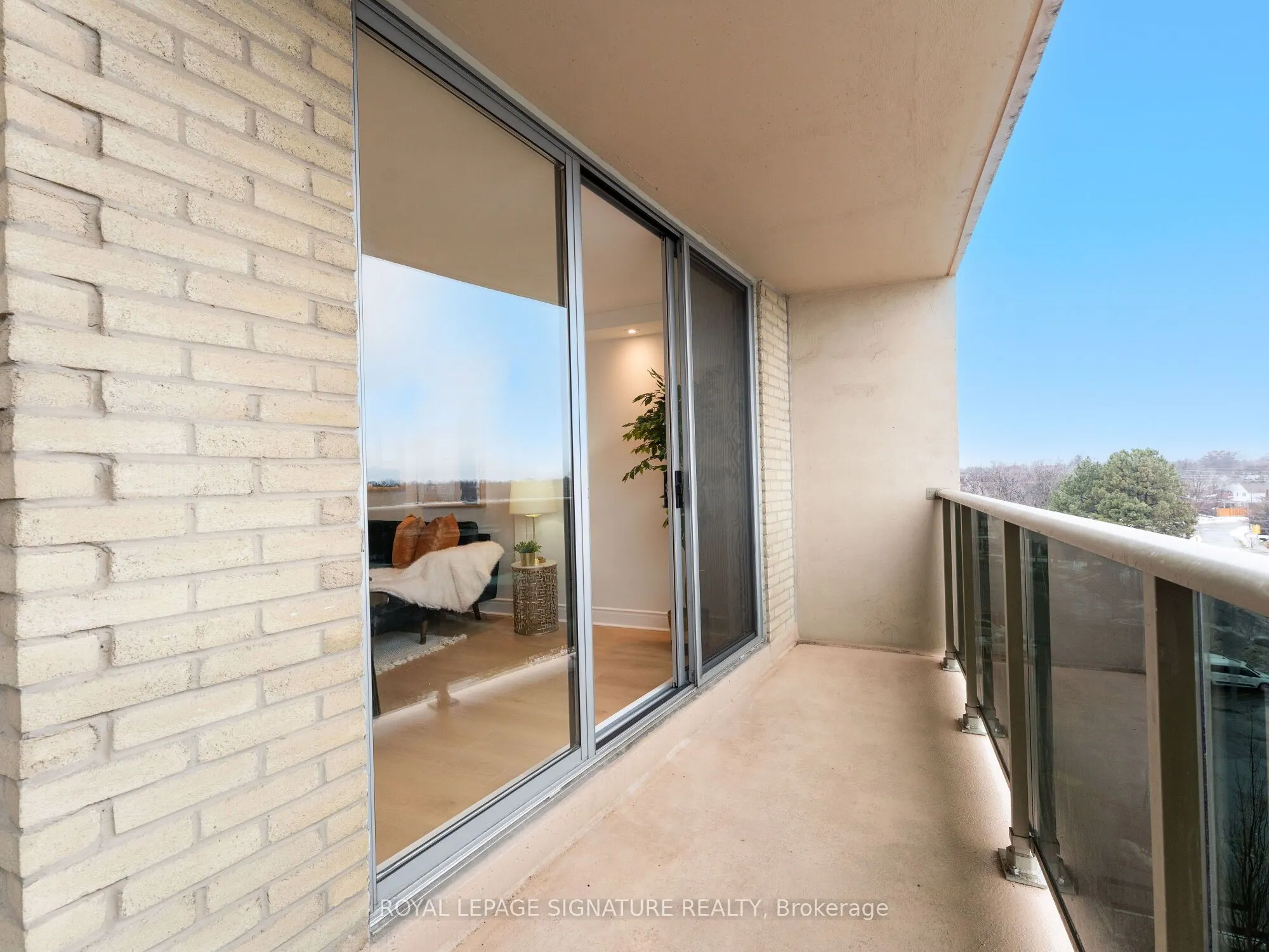 812 Burnhamthorpe Road, #607